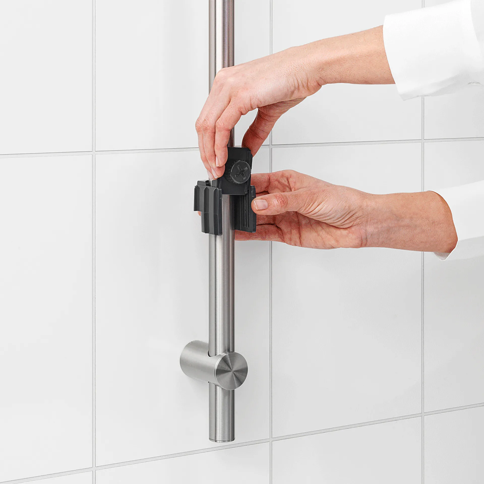 ReNew 淋浴收纳篮, 深灰色 Brabantia