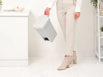 StepUp 脚踏垃圾桶 10升 - 浅灰色 - Brabantia