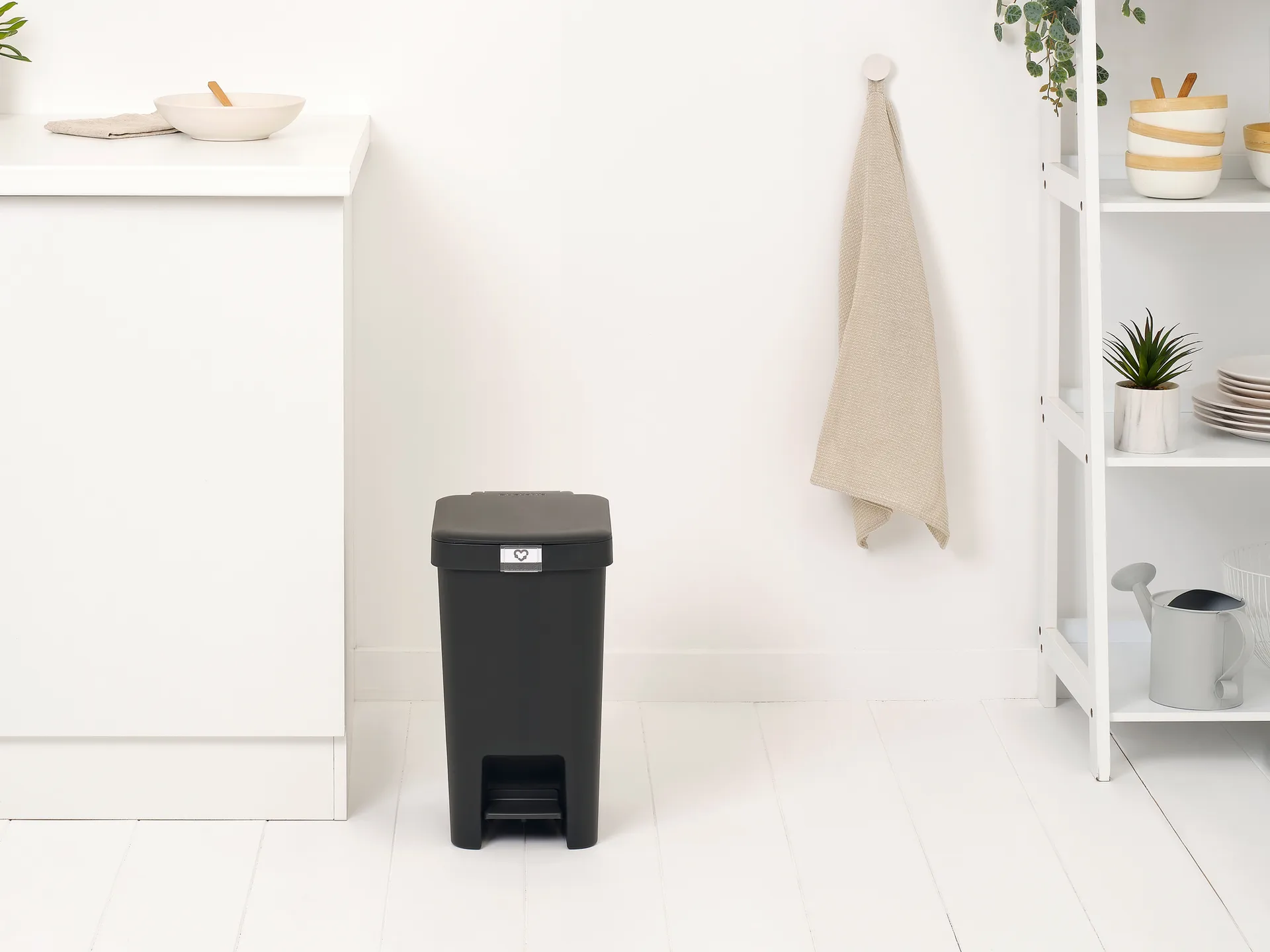 StepUp 脚踏式桶 16 L, Dark grey Brabantia