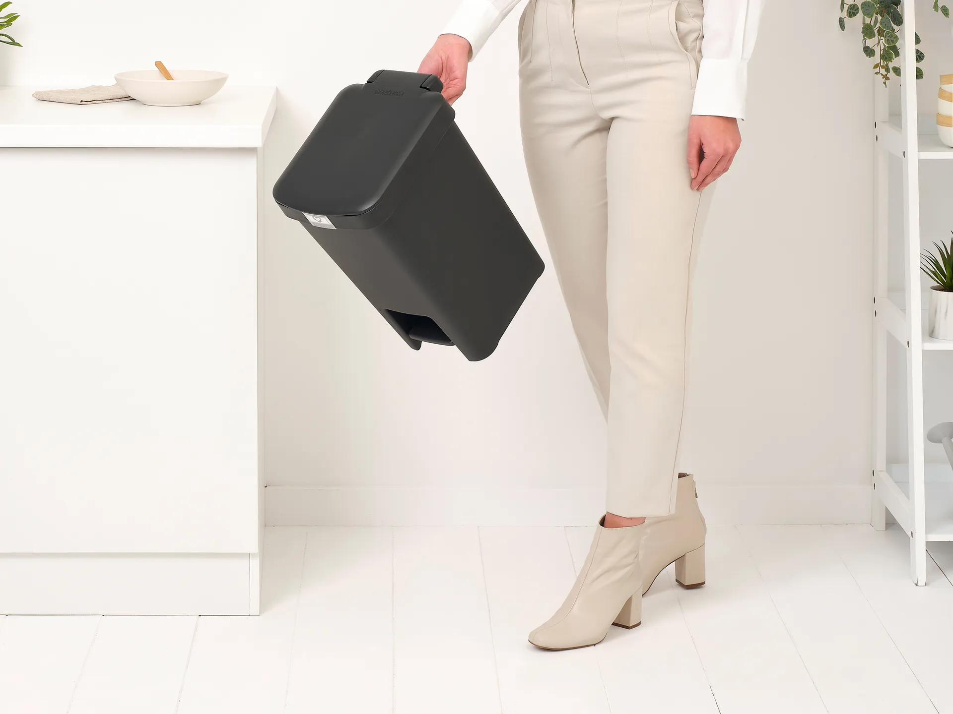 StepUp 脚踏式桶 16 L, Dark grey Brabantia