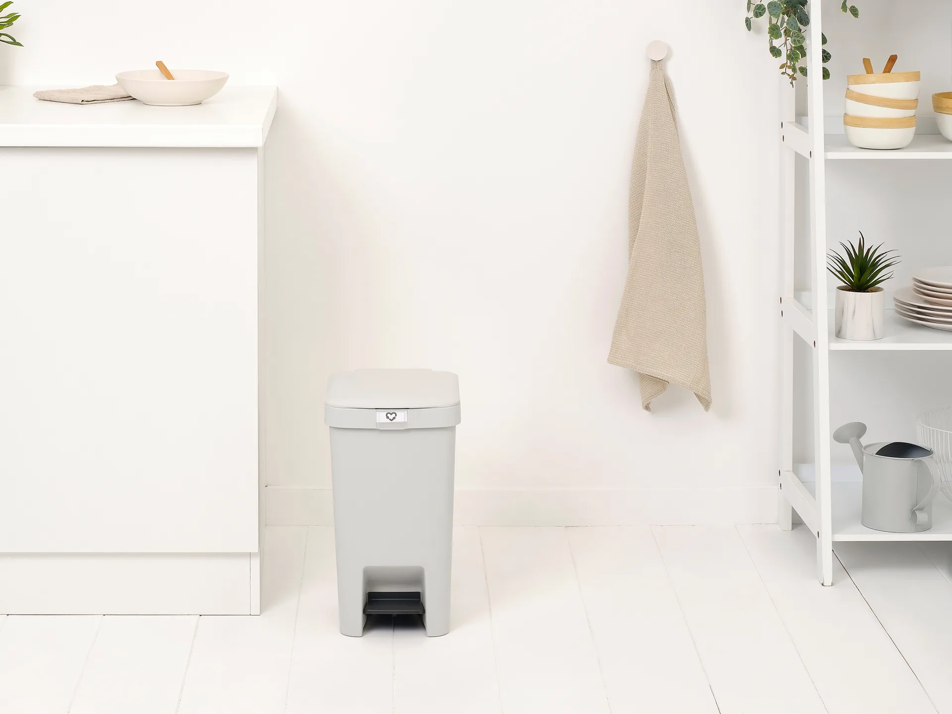 StepUp 脚踏式桶 16 L, Light grey Brabantia