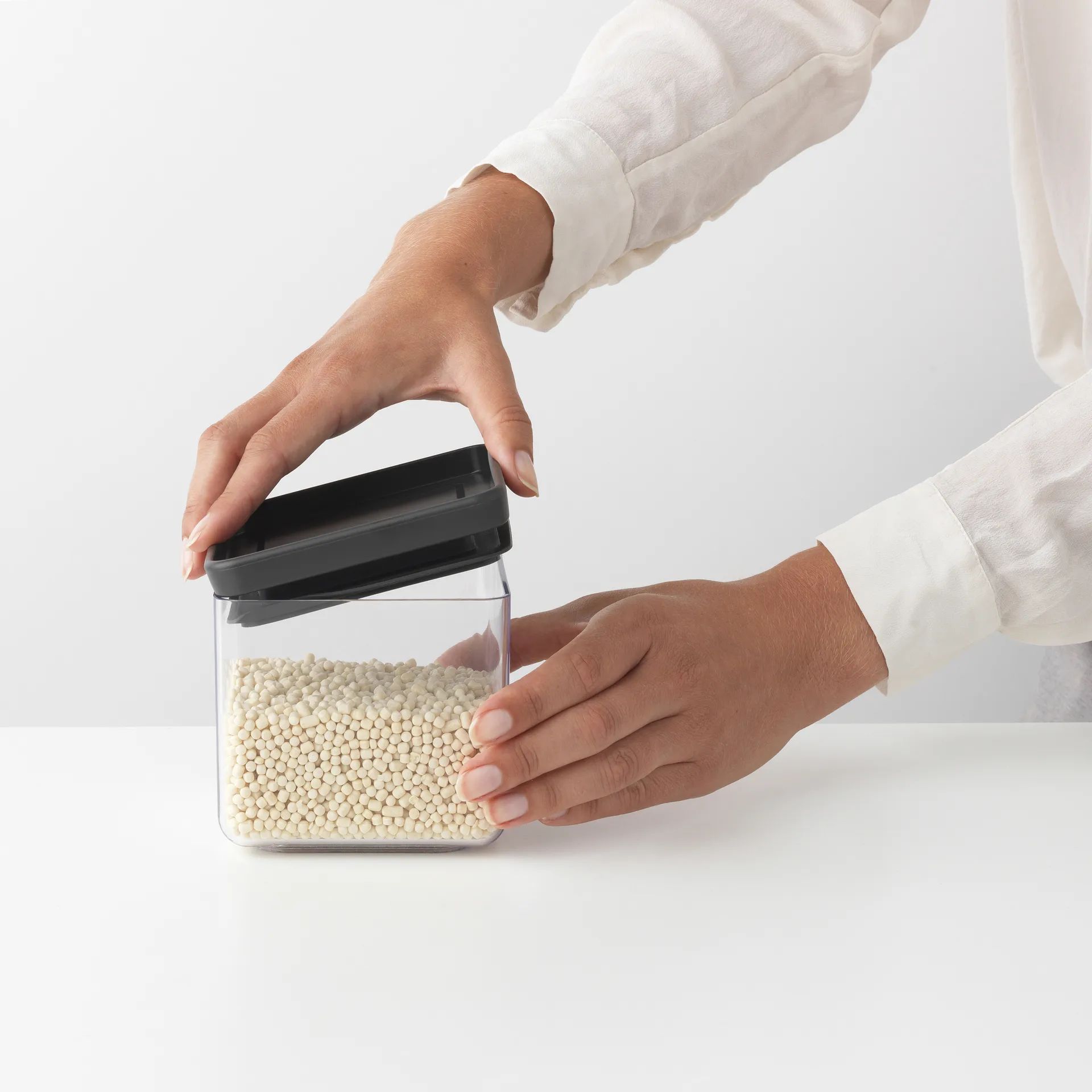 TASTY+ 方形收纳罐0.7升, 深灰色 Brabantia
