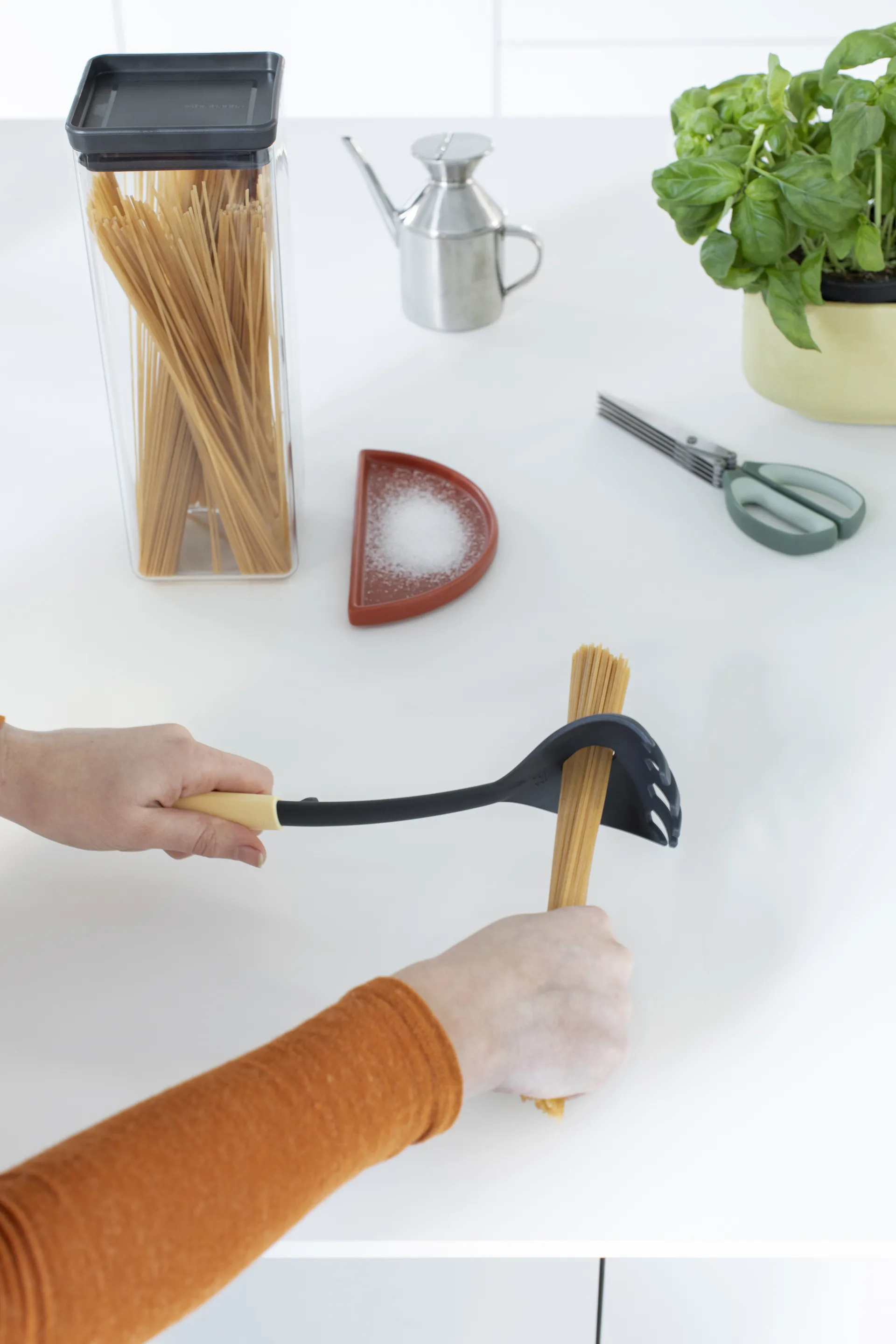 TASTY+ 方形收纳罐2.5升, 深灰色 Brabantia