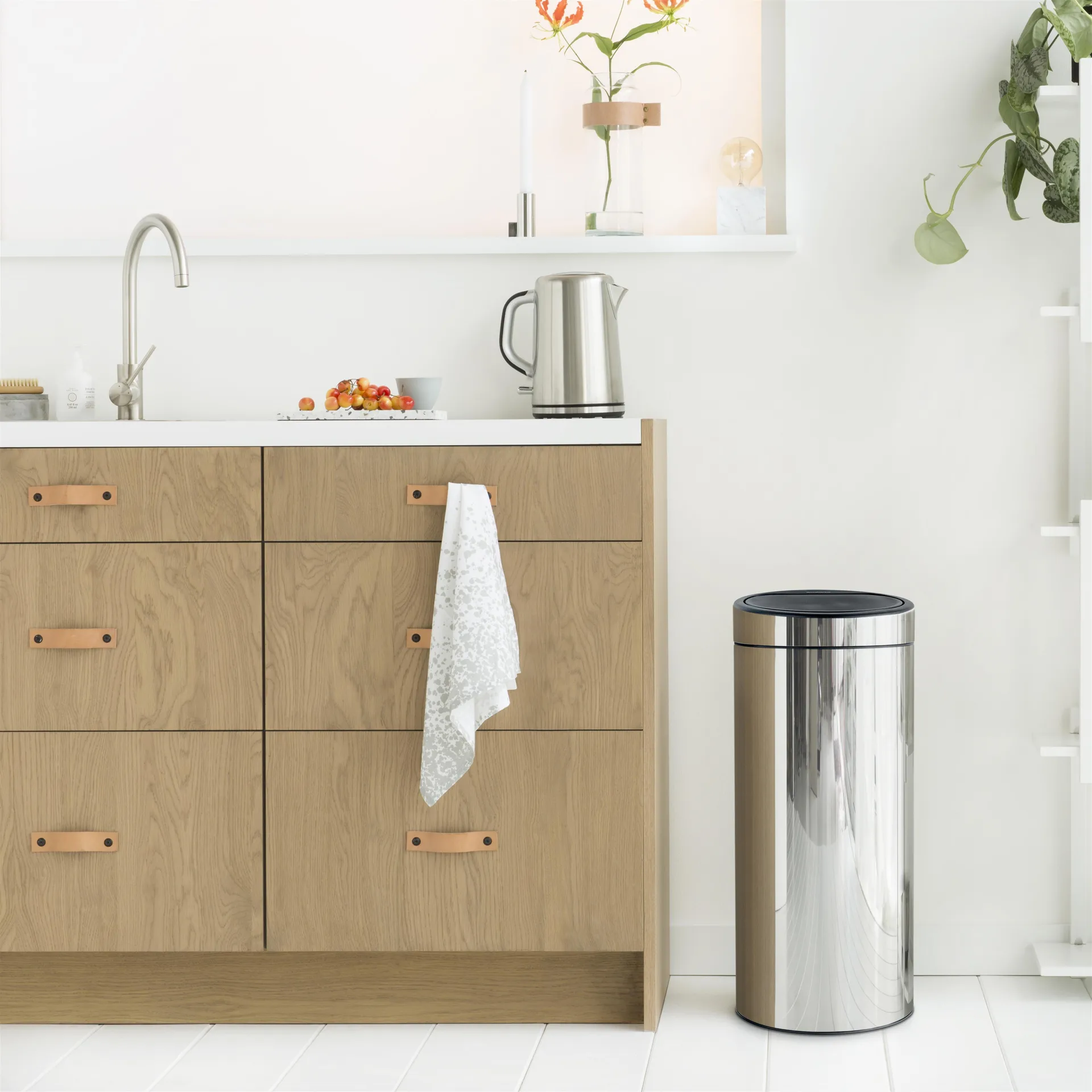 Touch Bin 30升垃圾桶, 亮面钢 Brabantia