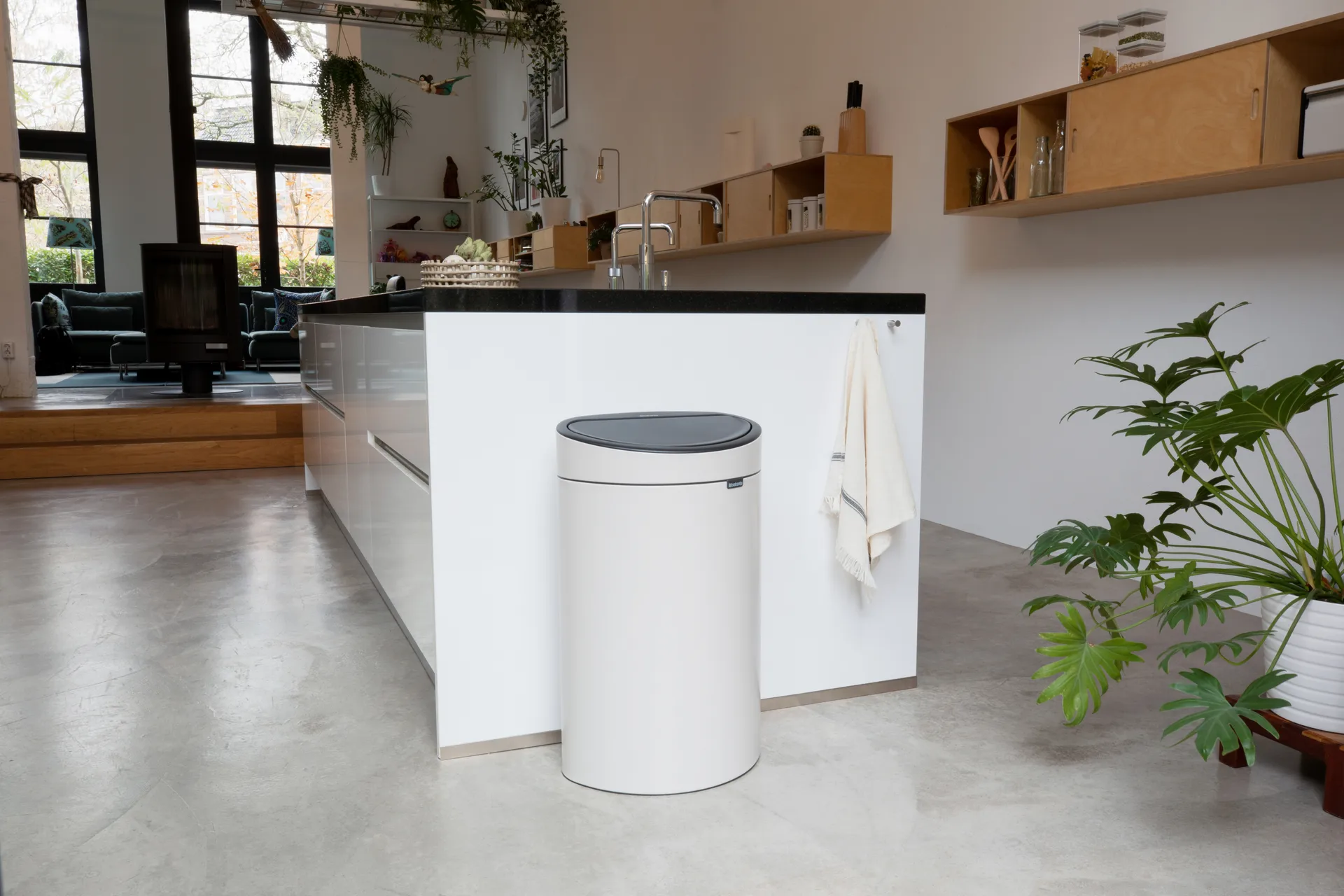 Touch Bin 40升垃圾桶, 柔和米色 Brabantia