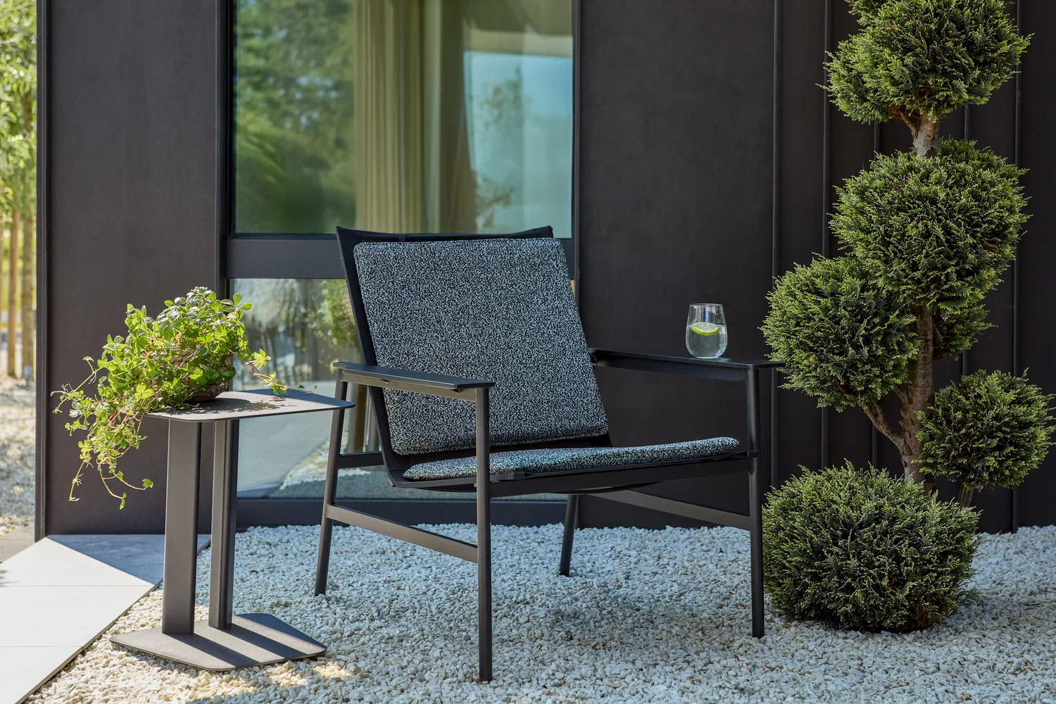 Soro lounge 扶手椅, 黑色-teddy ant Brafab