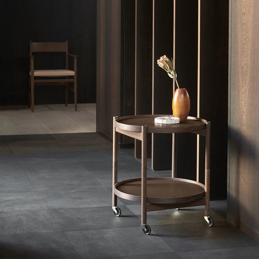 Bølling Tray Table 50型, 陶土色_黑色漆面橡木底座 Brdr. Krüger