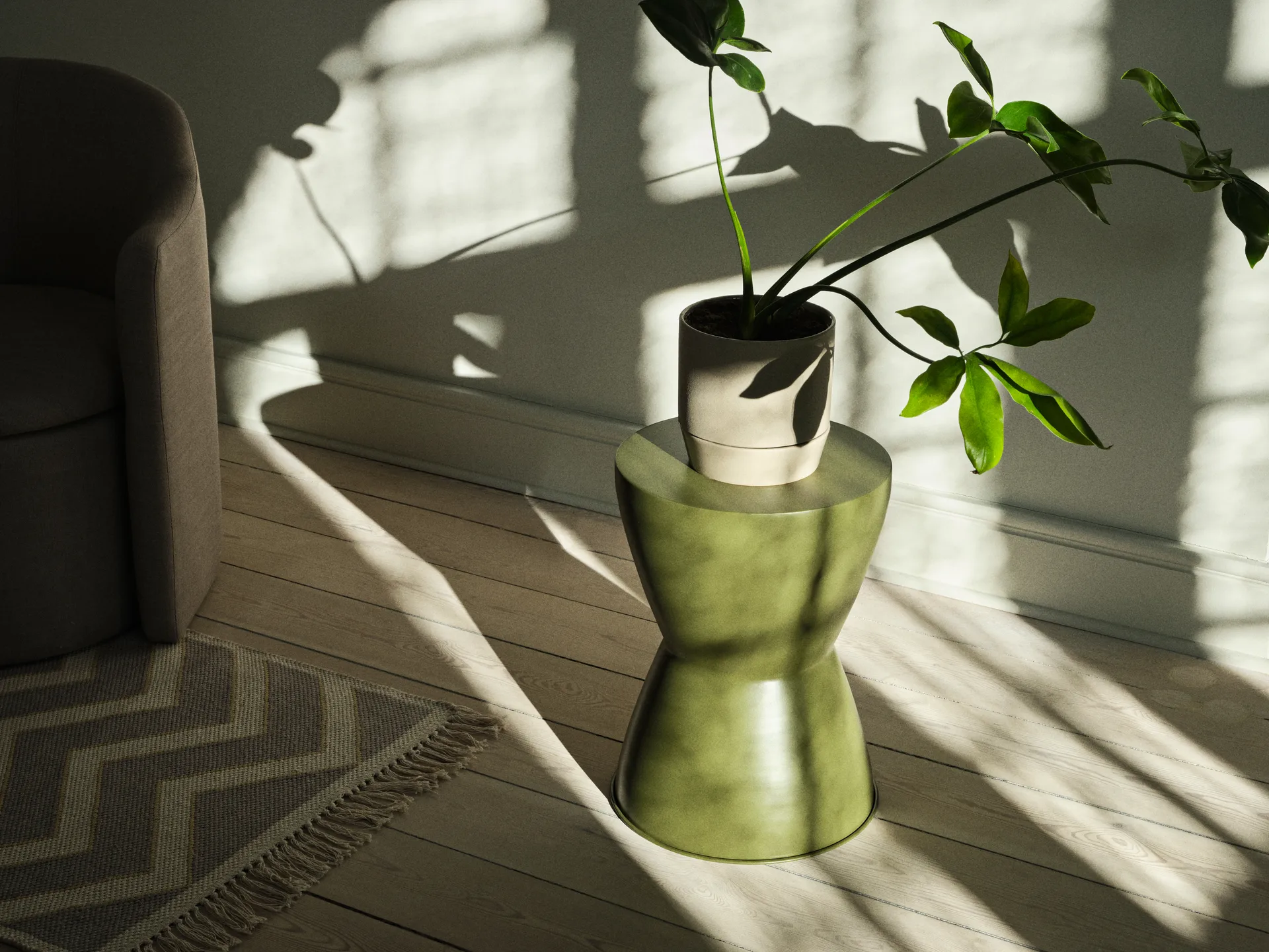 Ebbe 凳子 Ø33x46 cm, Army 调和绿 Broste Copenhagen