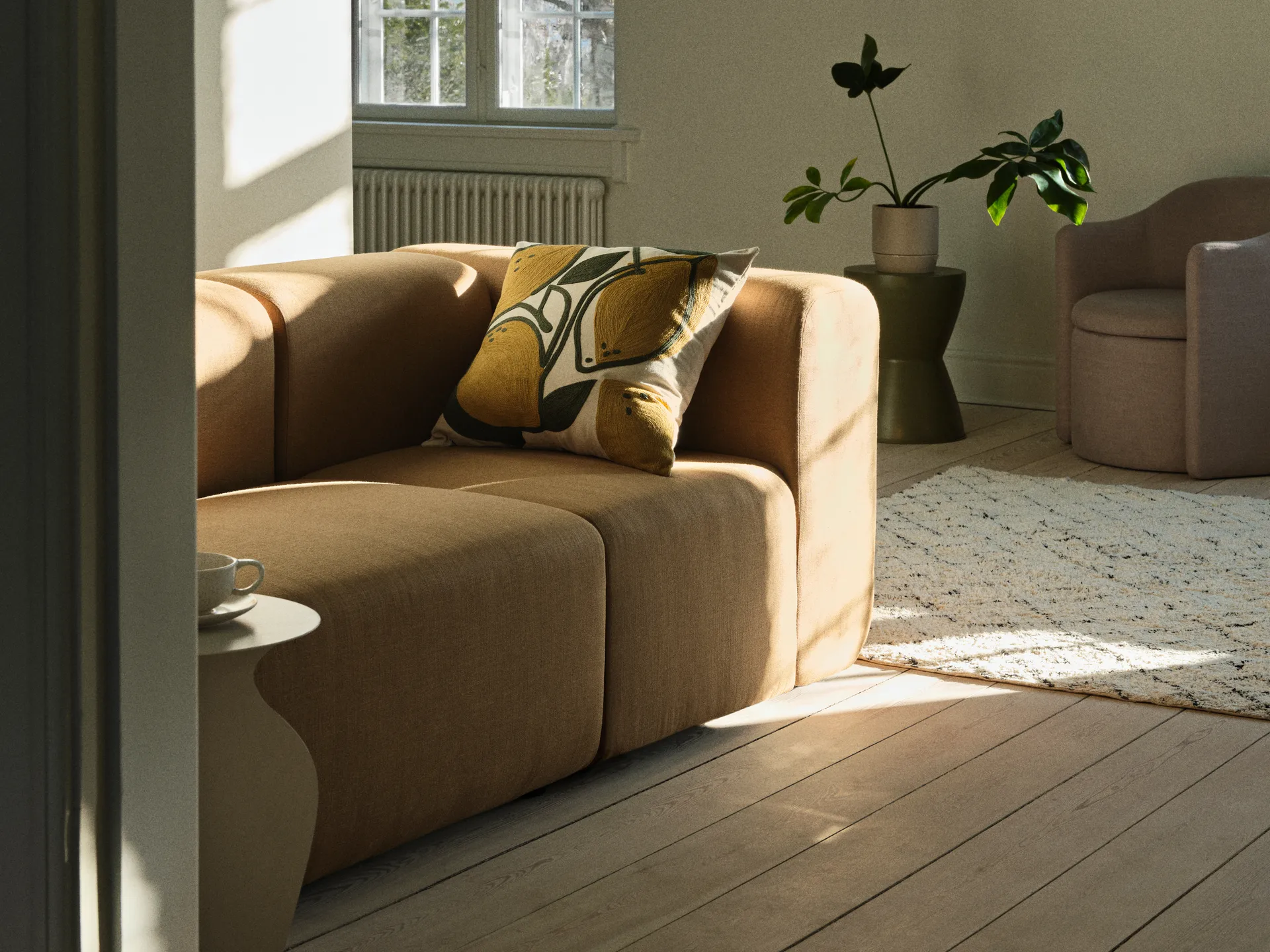 Ebbe 凳子 Ø33x46 cm, Army 调和绿 Broste Copenhagen