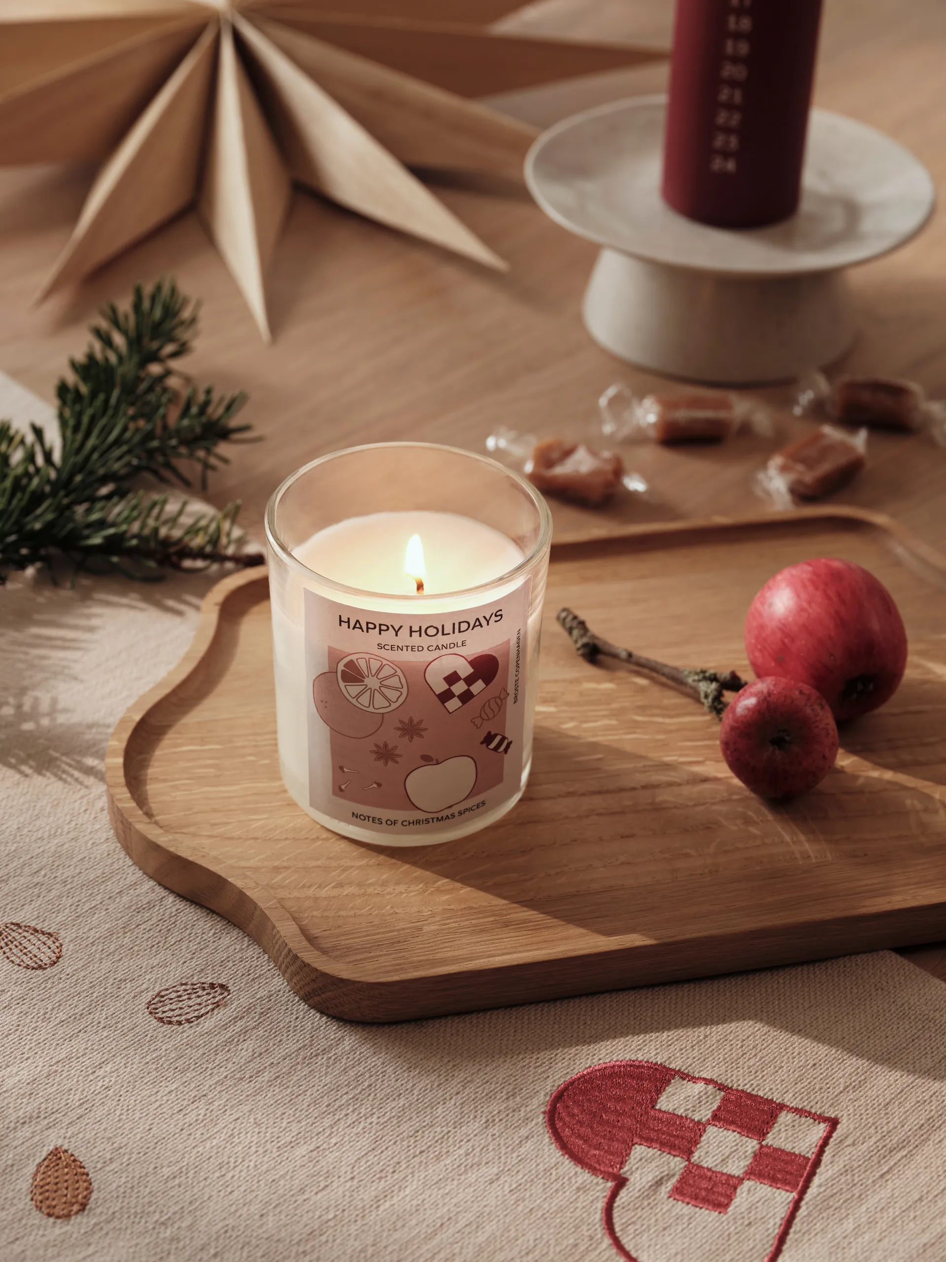 Happy Holidays 香薰蜡烛 32 h, 白色 Broste Copenhagen