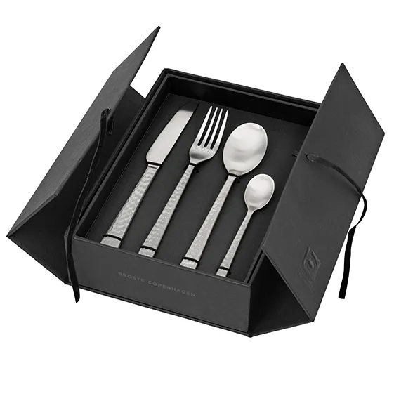 Hune 餐具 16件 - 拉丝缎面锤纹 - Broste Copenhagen