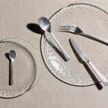 Hune 餐具 16件 - 拉丝缎面锤纹 - Broste Copenhagen