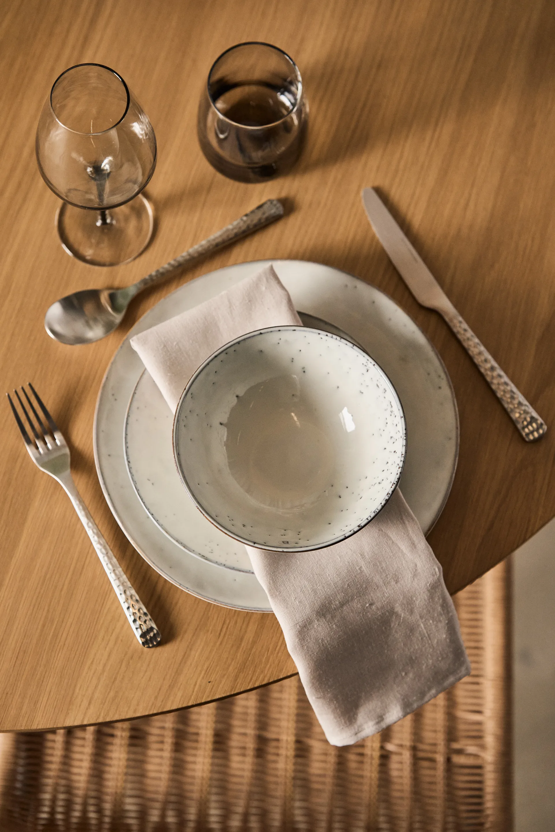 Hune 餐具 16件, 拉丝缎面锤纹 Broste Copenhagen