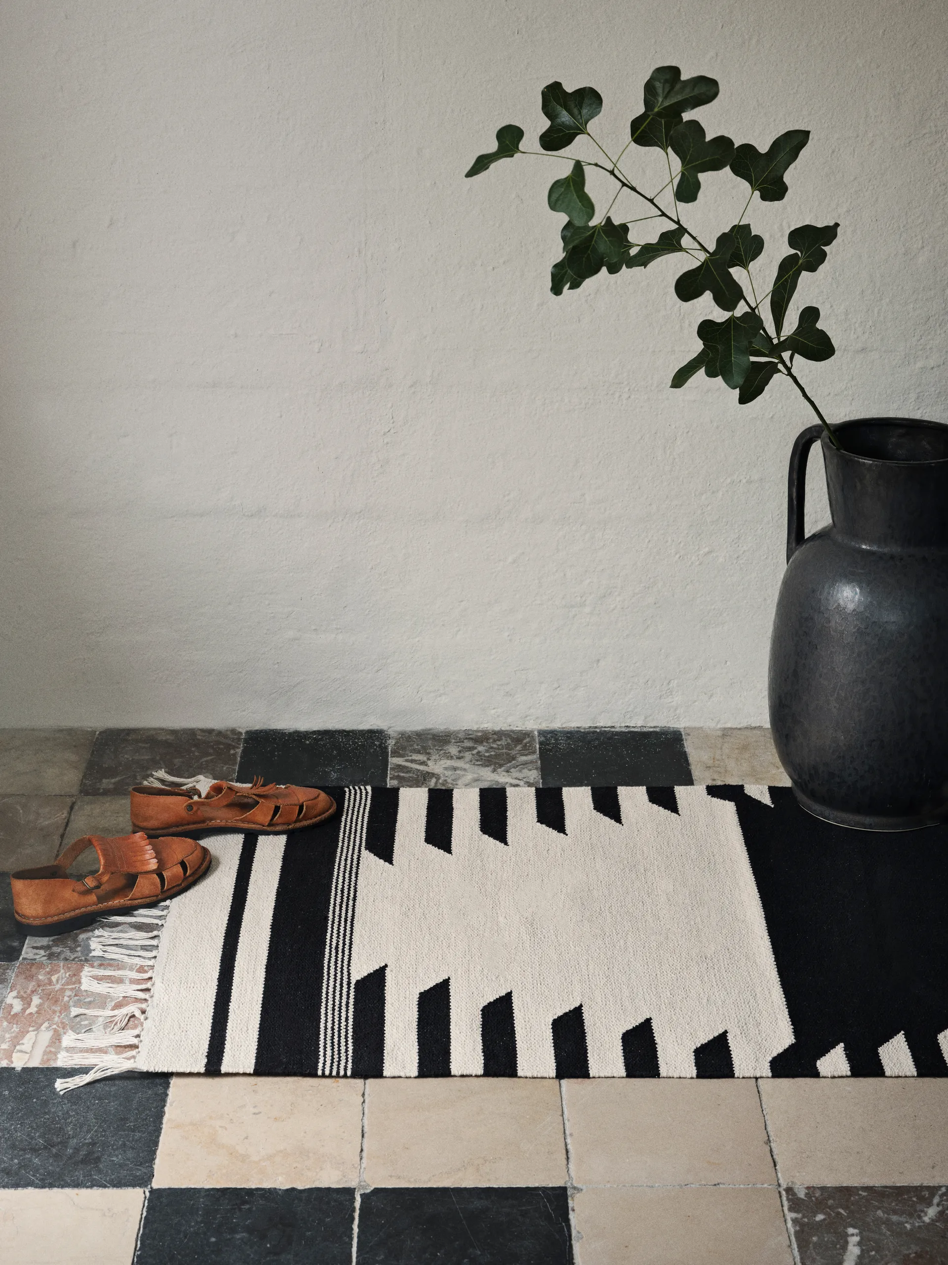 Iselin 地毯 140x200 cm, 黑色-米白色 Broste Copenhagen