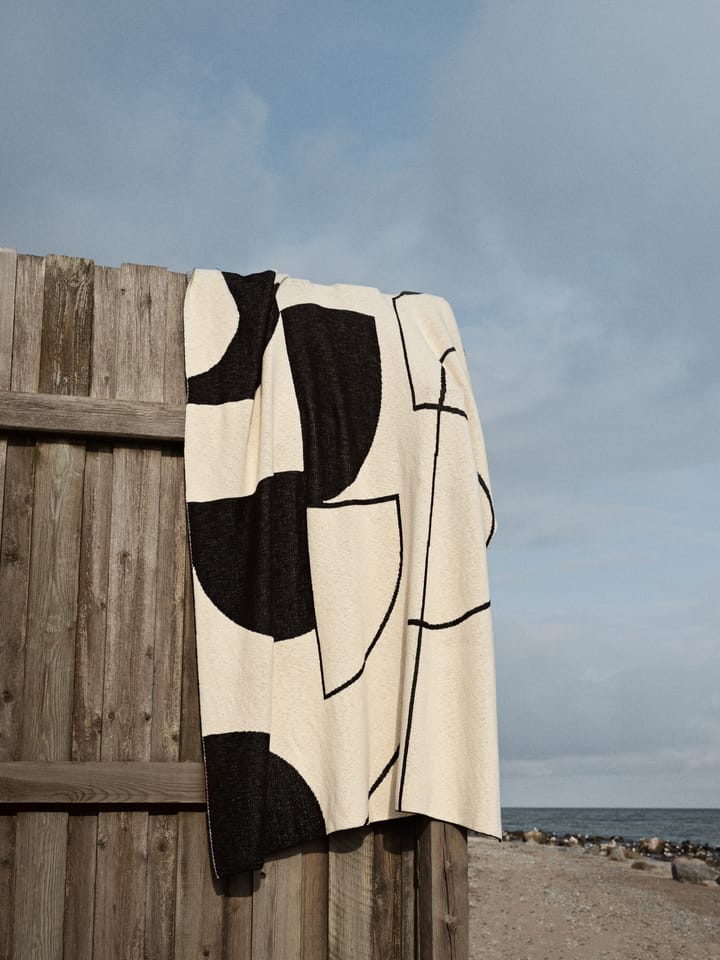 Maren 毯子 130x180 cm, 黑色-米白色 Broste Copenhagen