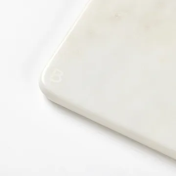 Olina 砧板 14x31cm - 白色大理石 - Broste Copenhagen