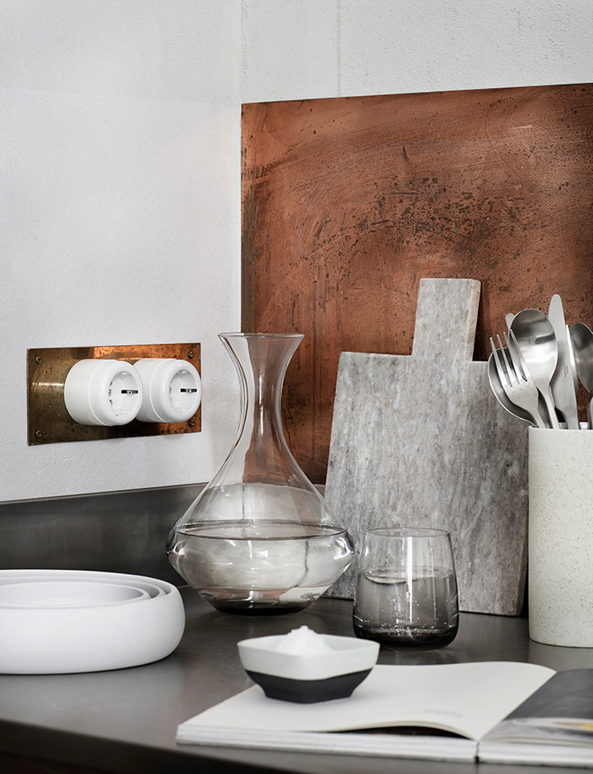 Smoke 水瓶/玻璃水瓶 1.65 liter, 透明-灰色 Broste Copenhagen