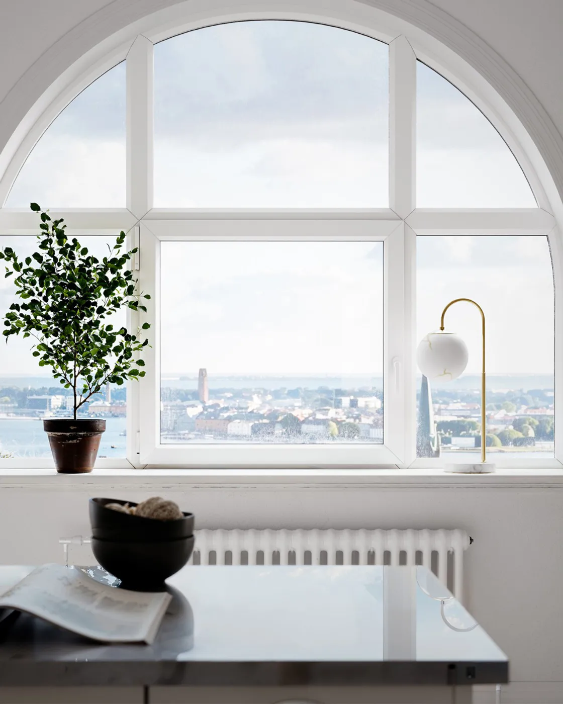 Bellagio 台灯 60 cm, 黄铜-白色 By Rydéns