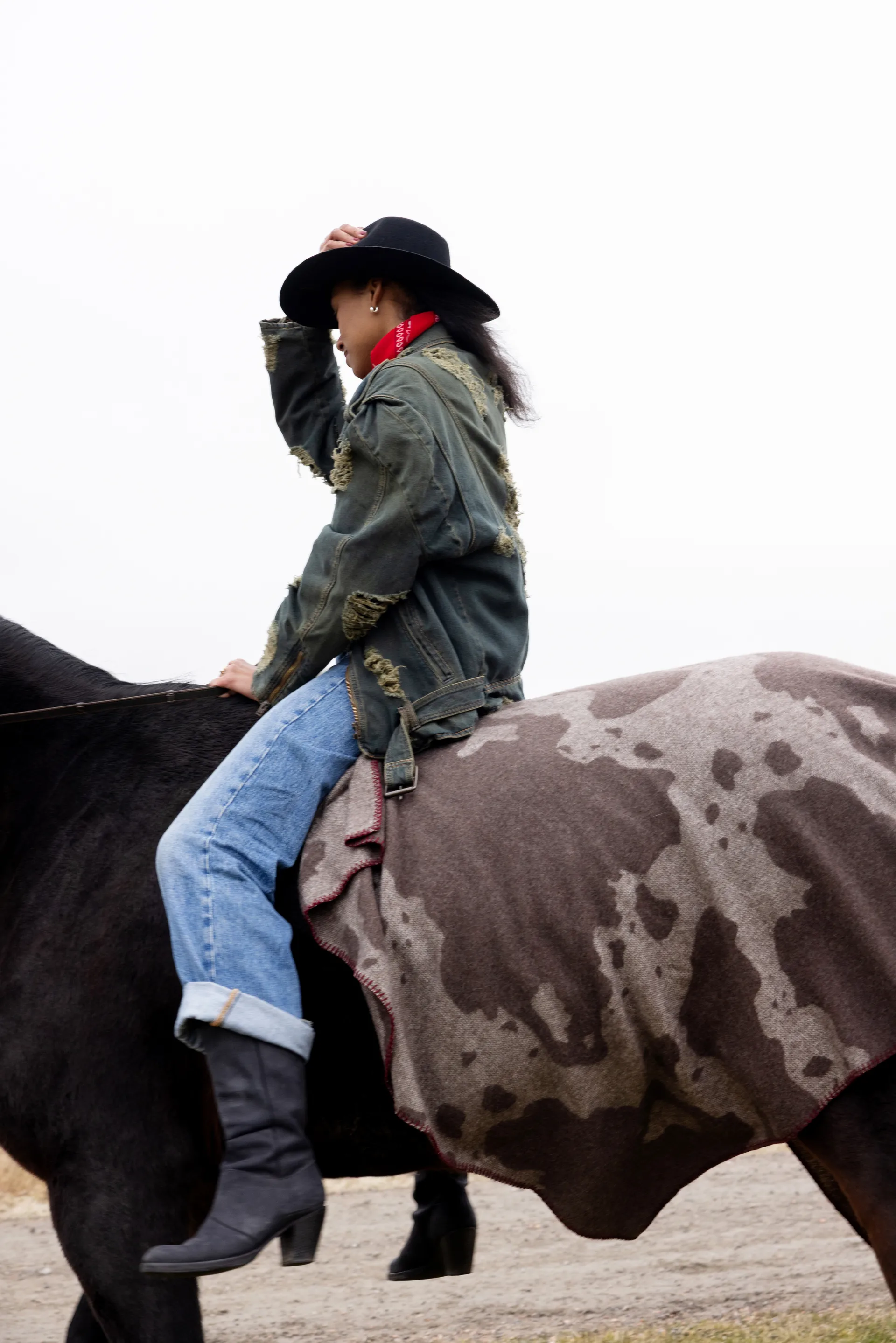 Anima 毯子 130x200 cm, 奶牛花纹 Byon