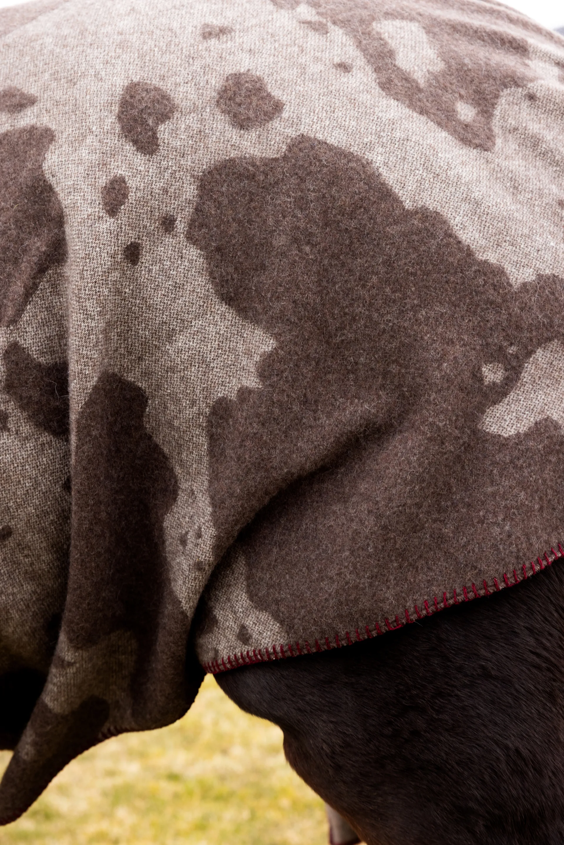 Anima 毯子 130x200 cm, 奶牛花纹 Byon