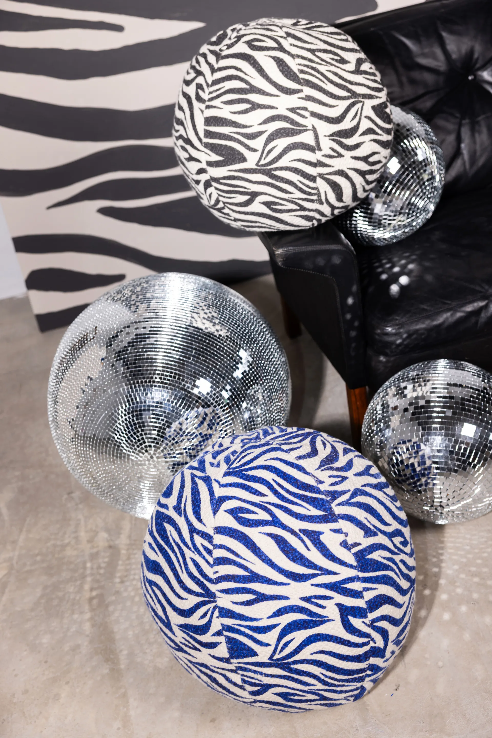 Anima 靠枕|靠垫 Ø35 cm, 斑马-黑色 Byon