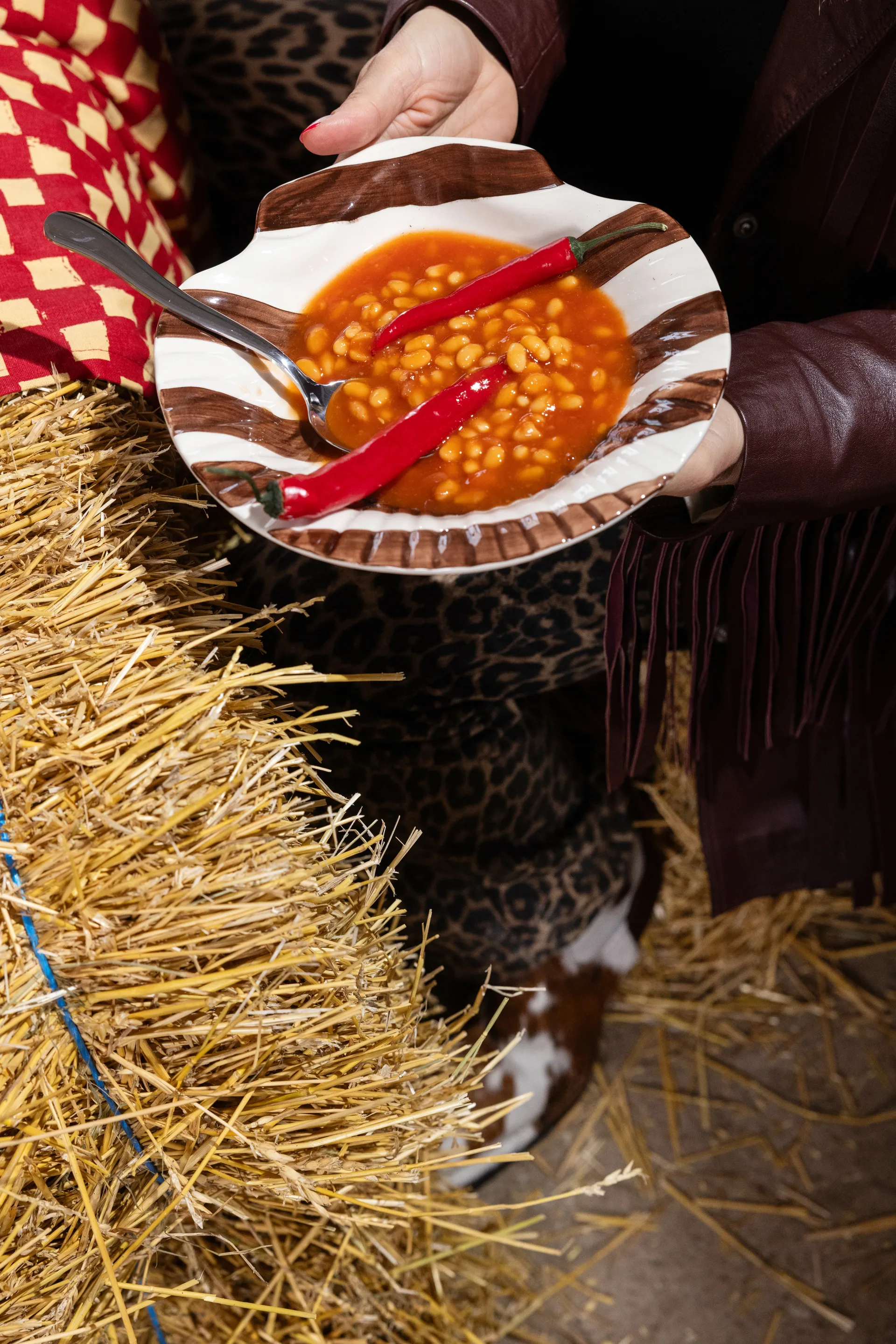 Armona stripe 盘子 23.5x23.5 cm, 深褐色-白色 Byon