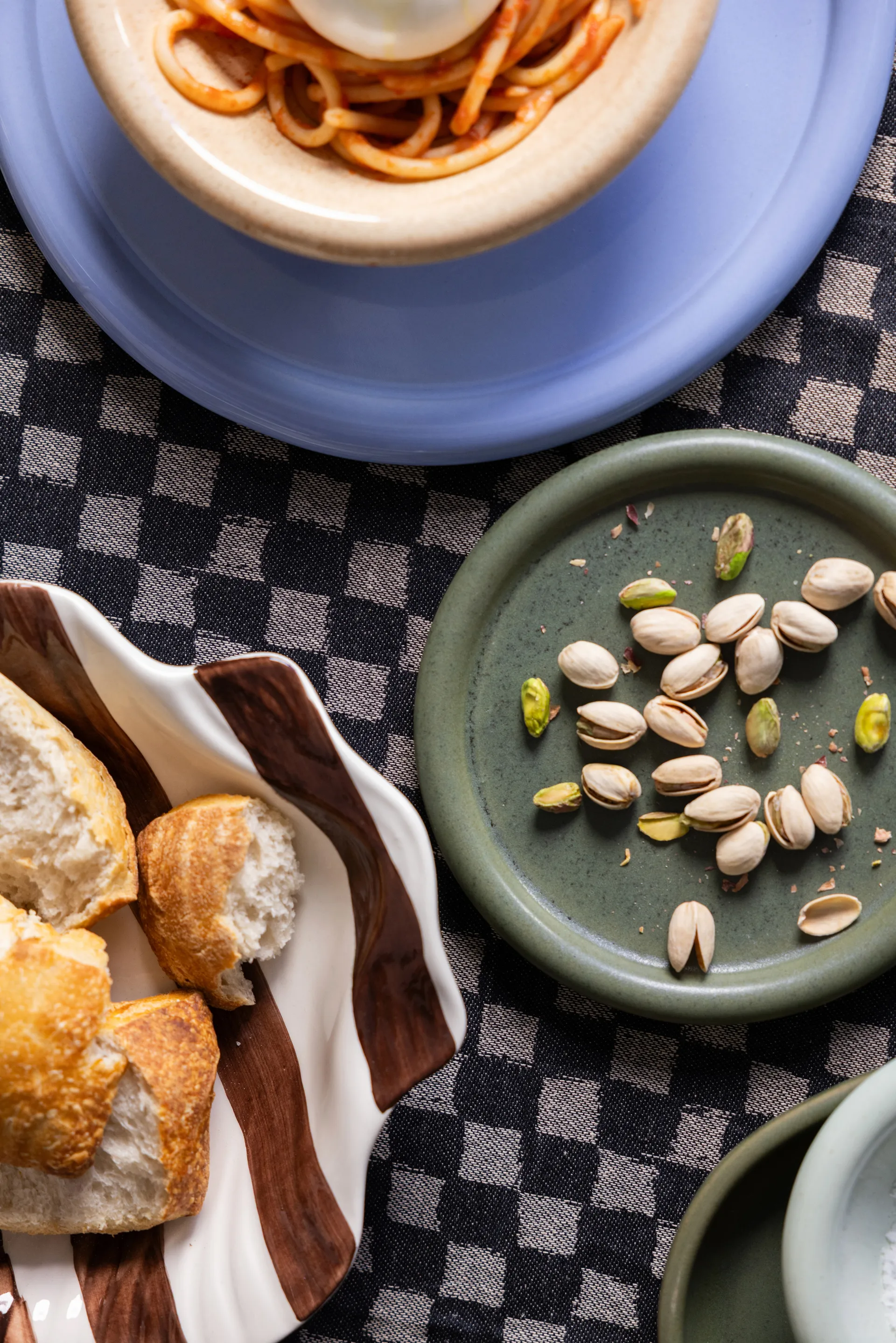 Armona stripe 盘子 23.5x23.5 cm, 深褐色-白色 Byon