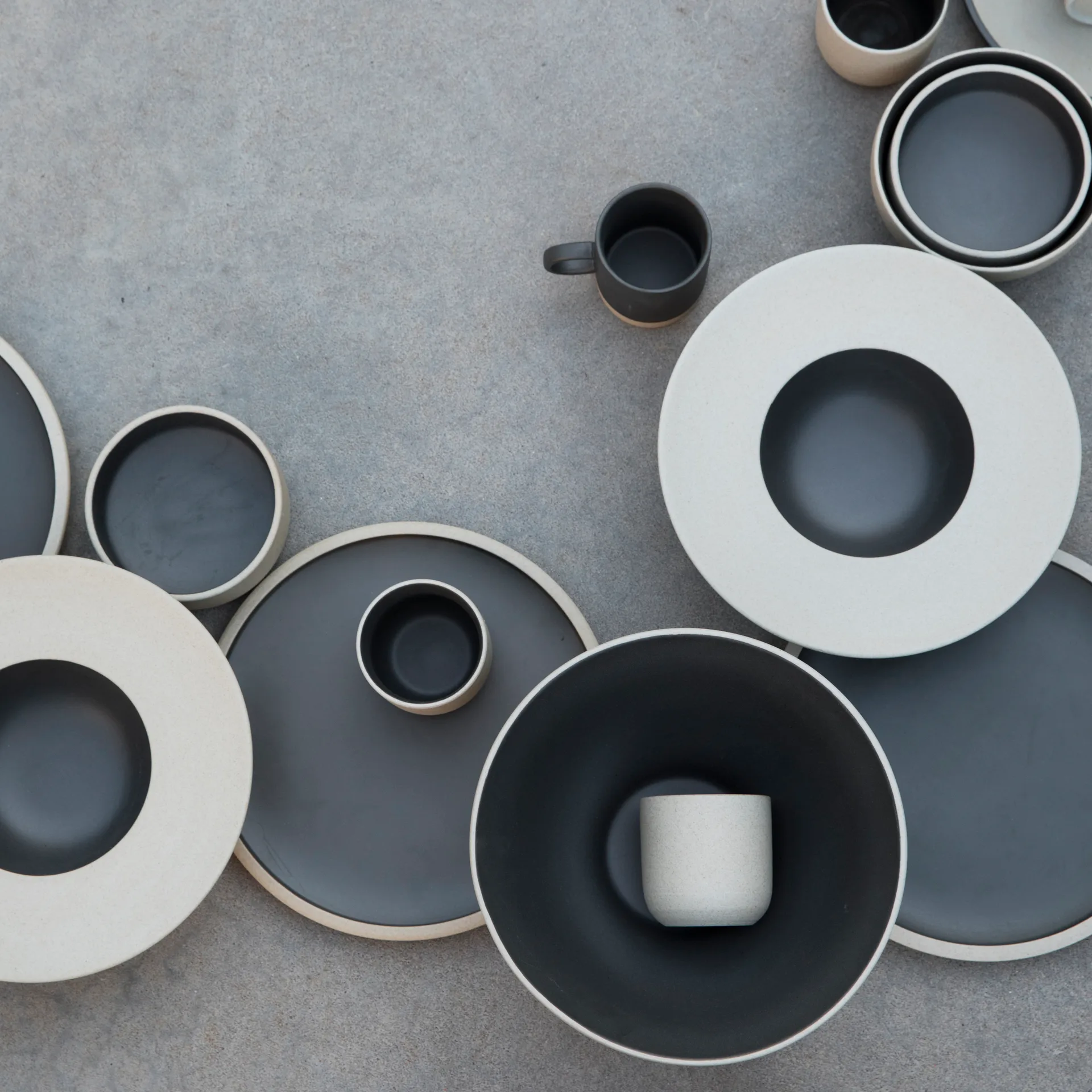 Fumiko soup 盘子, 米色-黑色 Byon