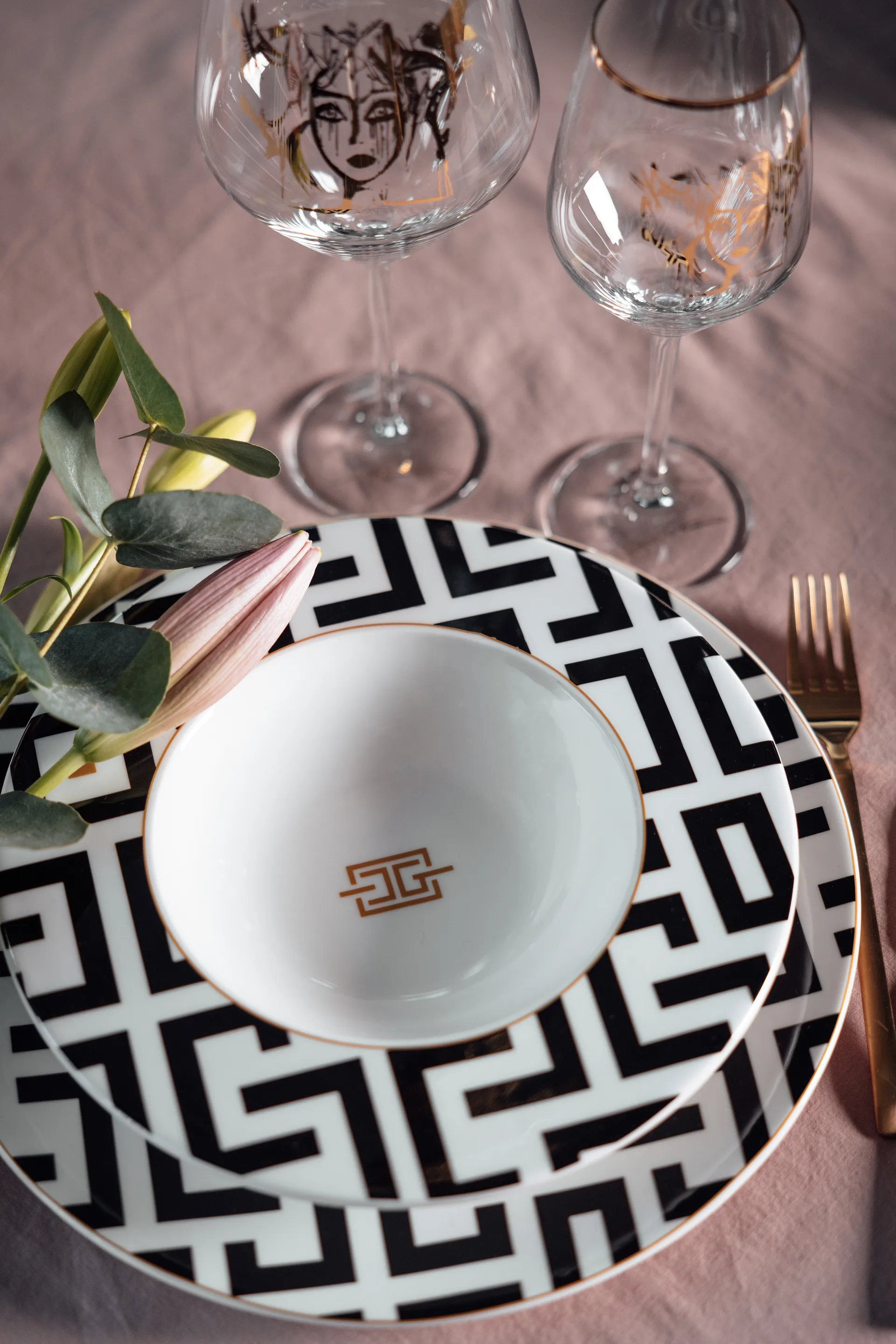 DECO 盘子 Ø29 cm, 白色-黑色 Carolina Gynning