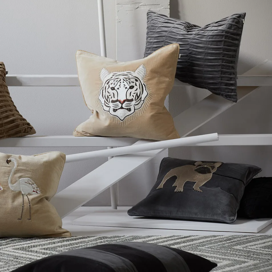 Embroidered French Bull Dog 靠枕套 50x50 cm, 灰色 Chhatwal & Jonsson