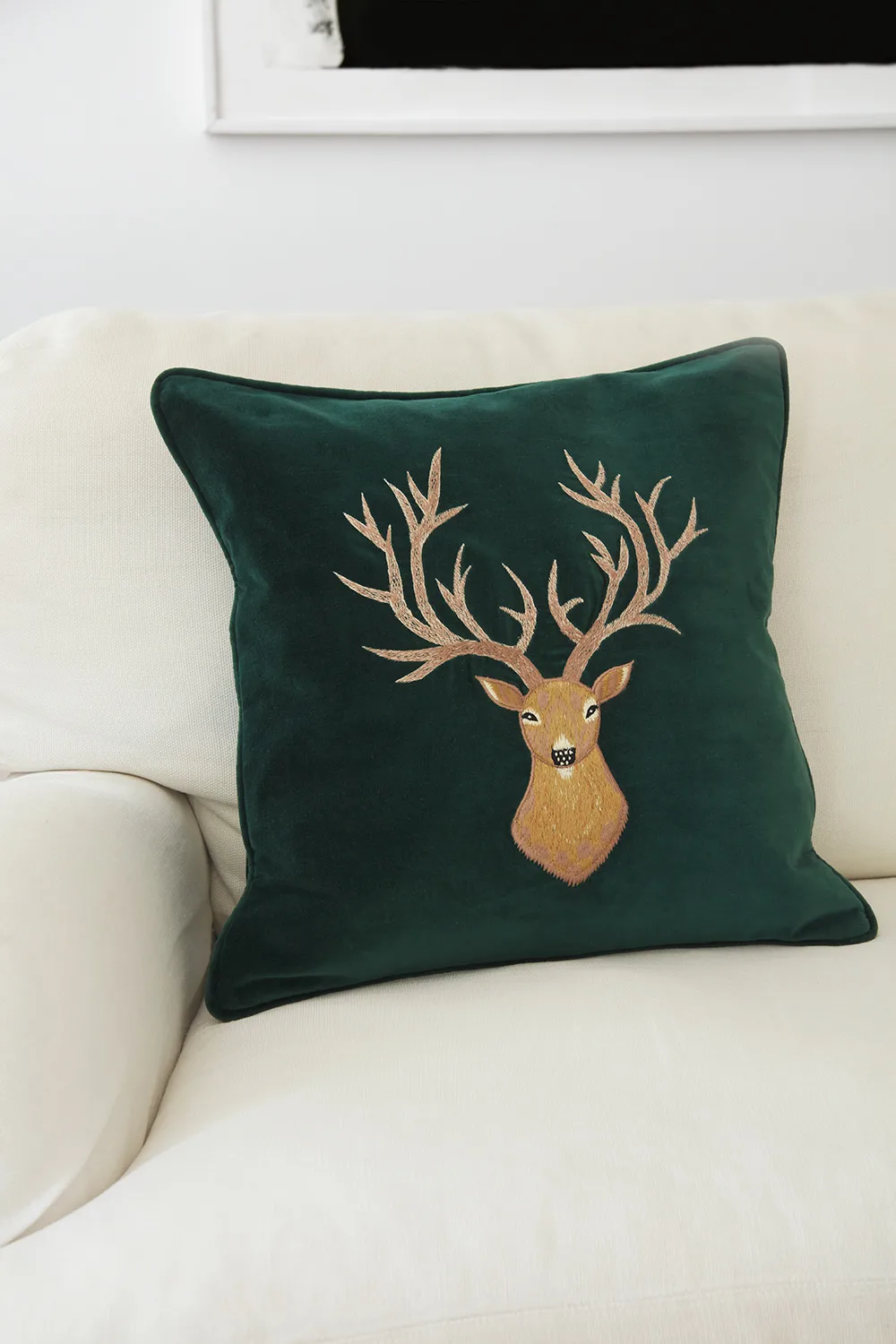 Embroidered Reindeer 靠枕套 50x50 cm, Green Chhatwal & Jonsson