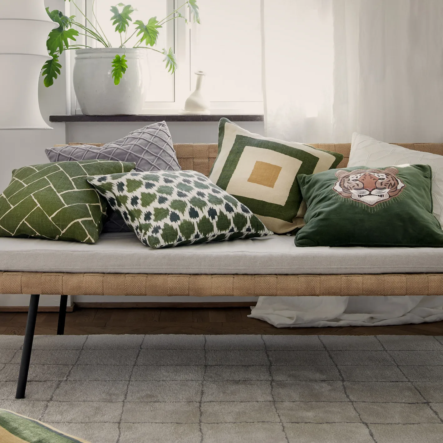 Embroidered Tiger 靠枕套 50x50 cm, Cactus 绿色 Chhatwal & Jonsson