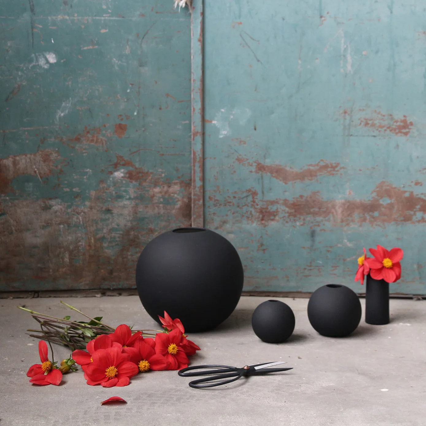 Ball 黑色花瓶, 10cm Cooee Design
