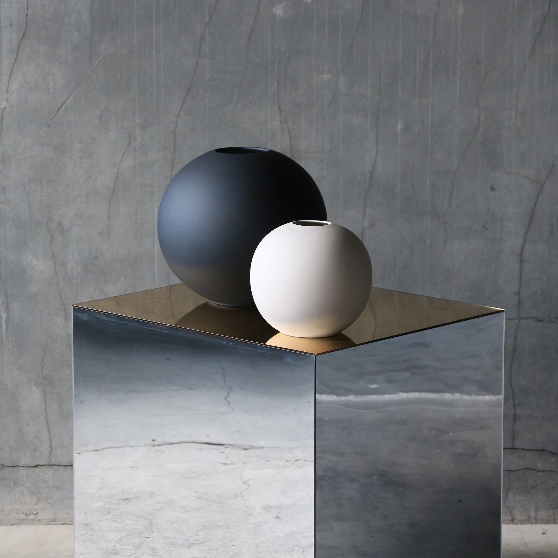Ball 黑色花瓶, 30cm Cooee Design
