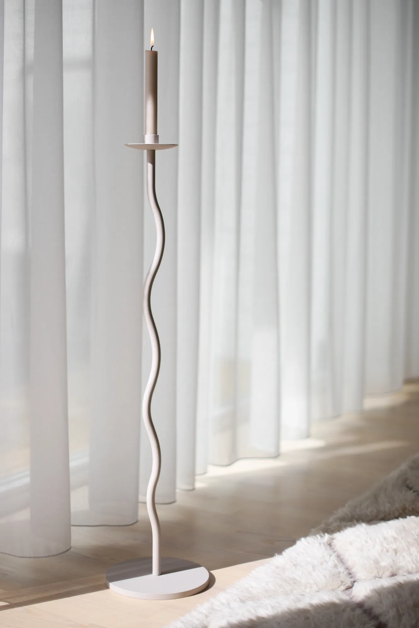 Curved 烛台  85 cm, 沙色 Cooee Design