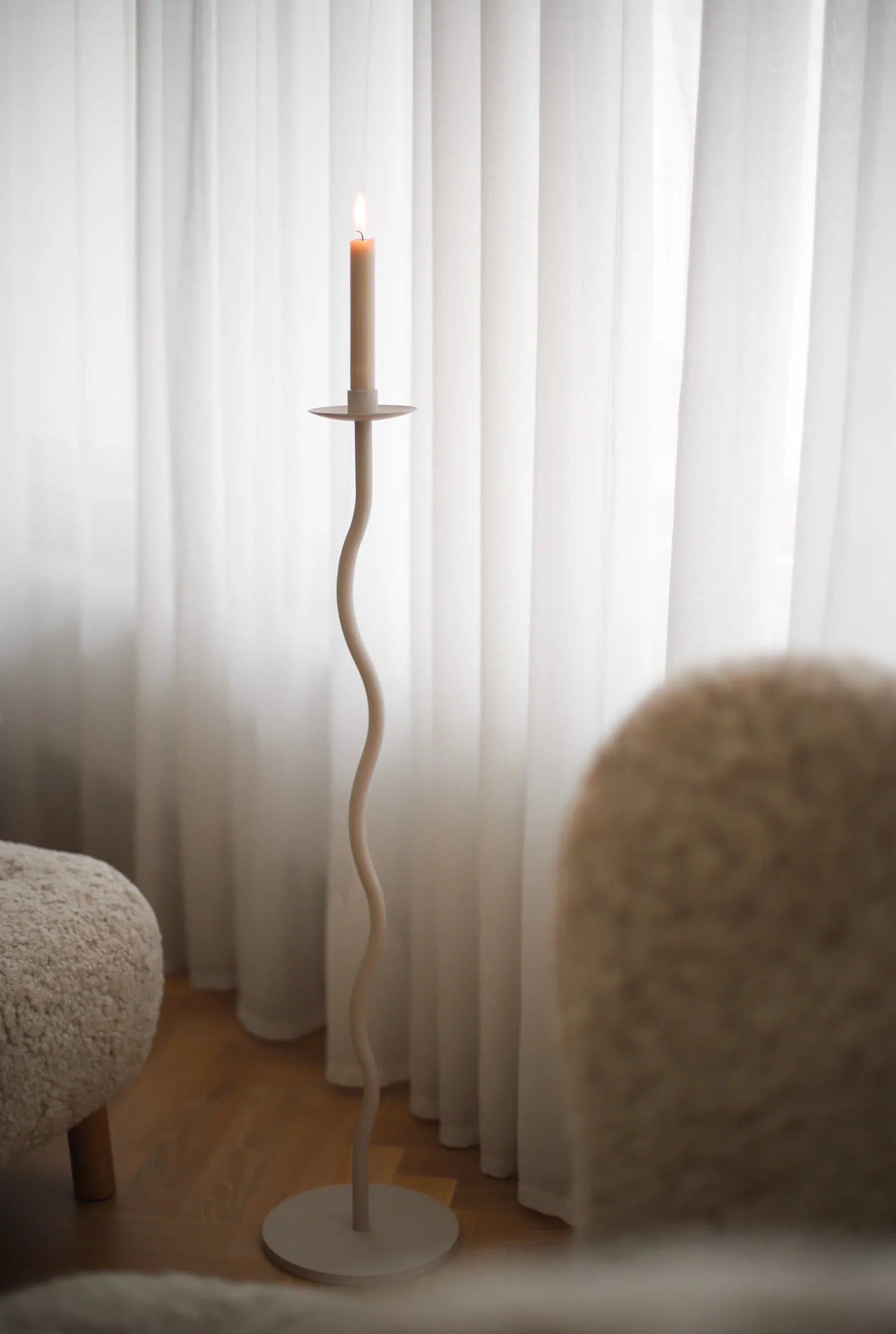 Curved 烛台  85 cm, 沙色 Cooee Design