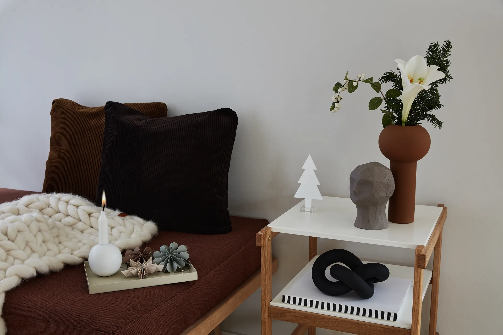 Knot Table 大号装饰摆件, 黑色 Cooee Design