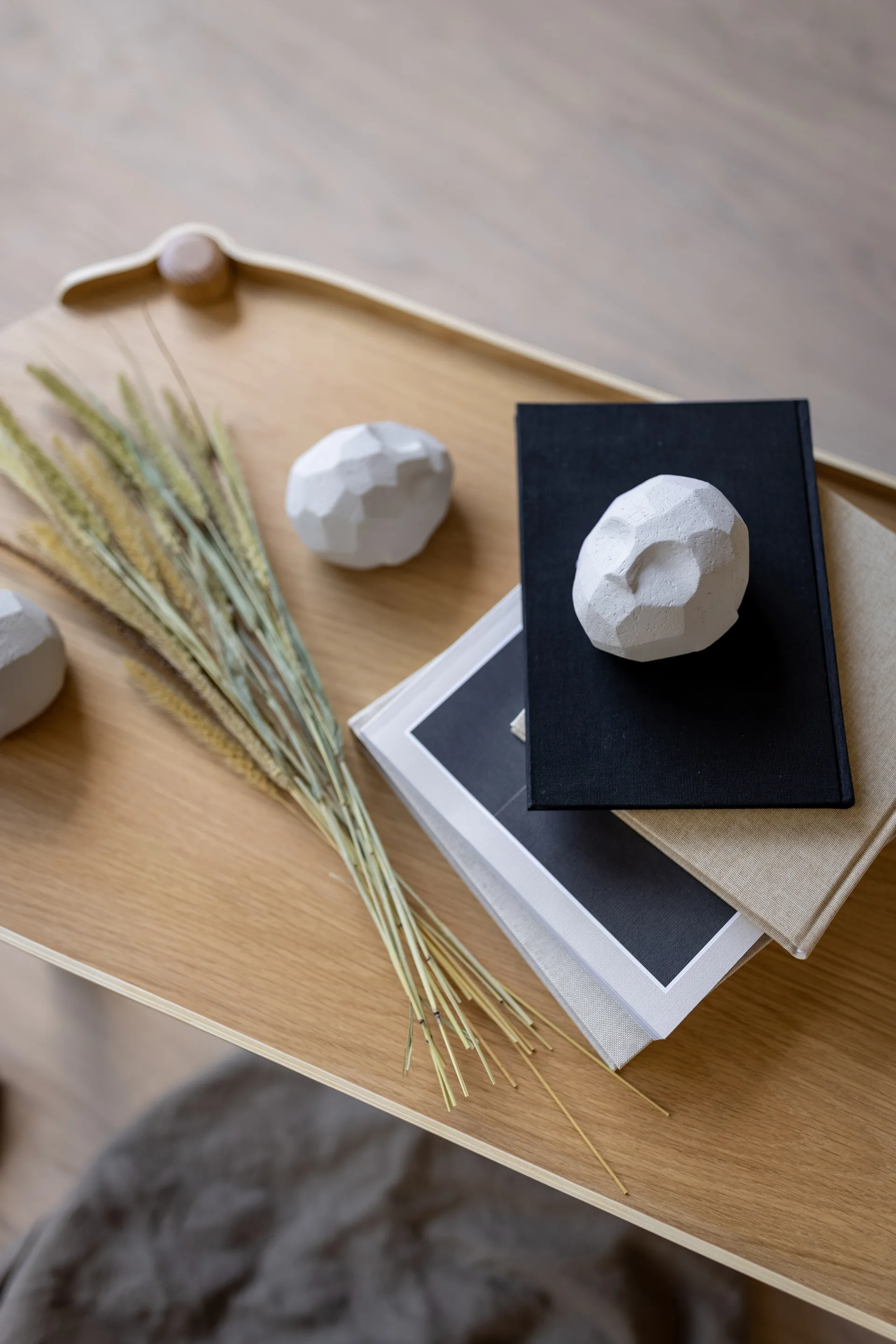 Pebble heads sculpture 三件套装, Limestone Cooee Design