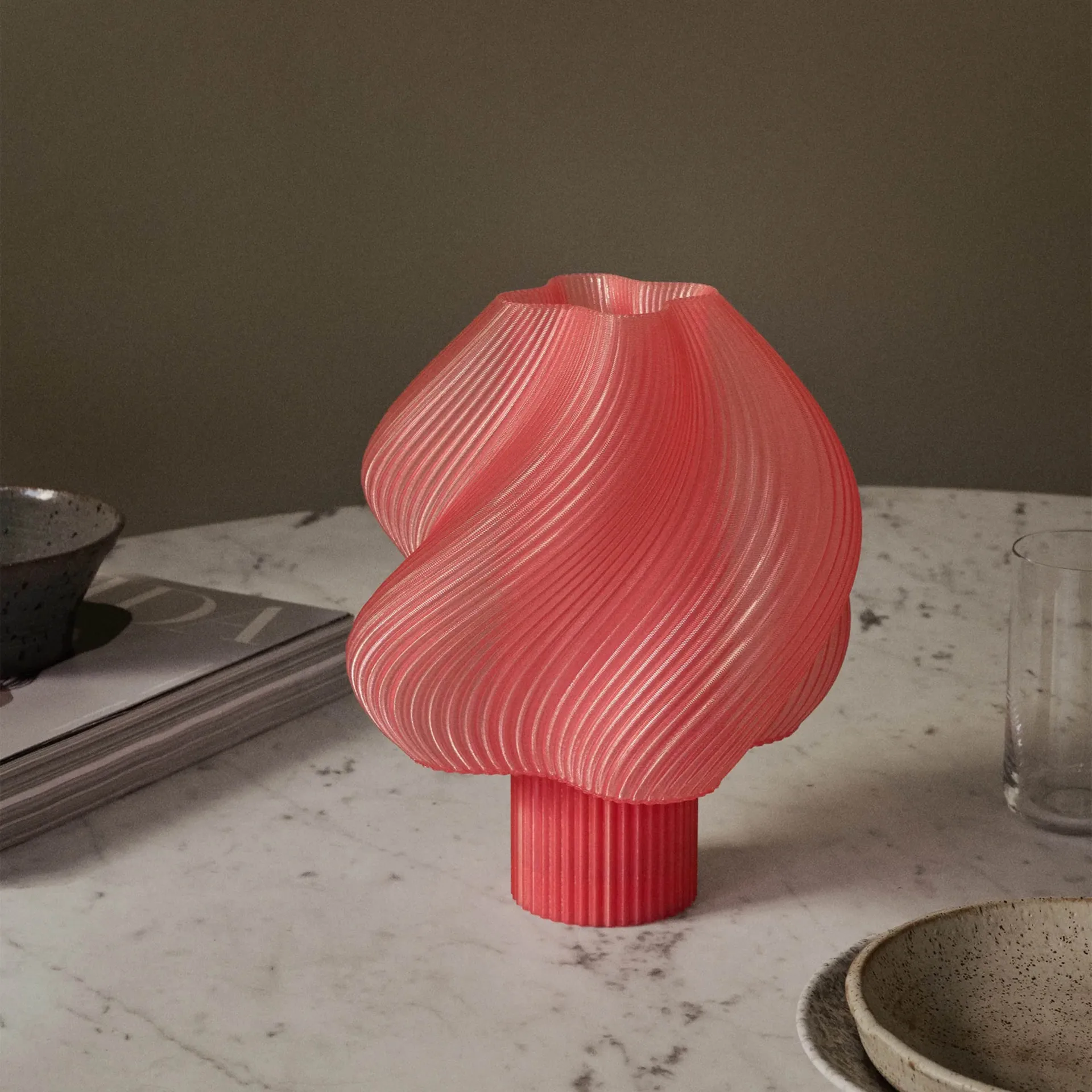 Soft Serve 便携式台灯, 桃子色 23cm Crème Atelier