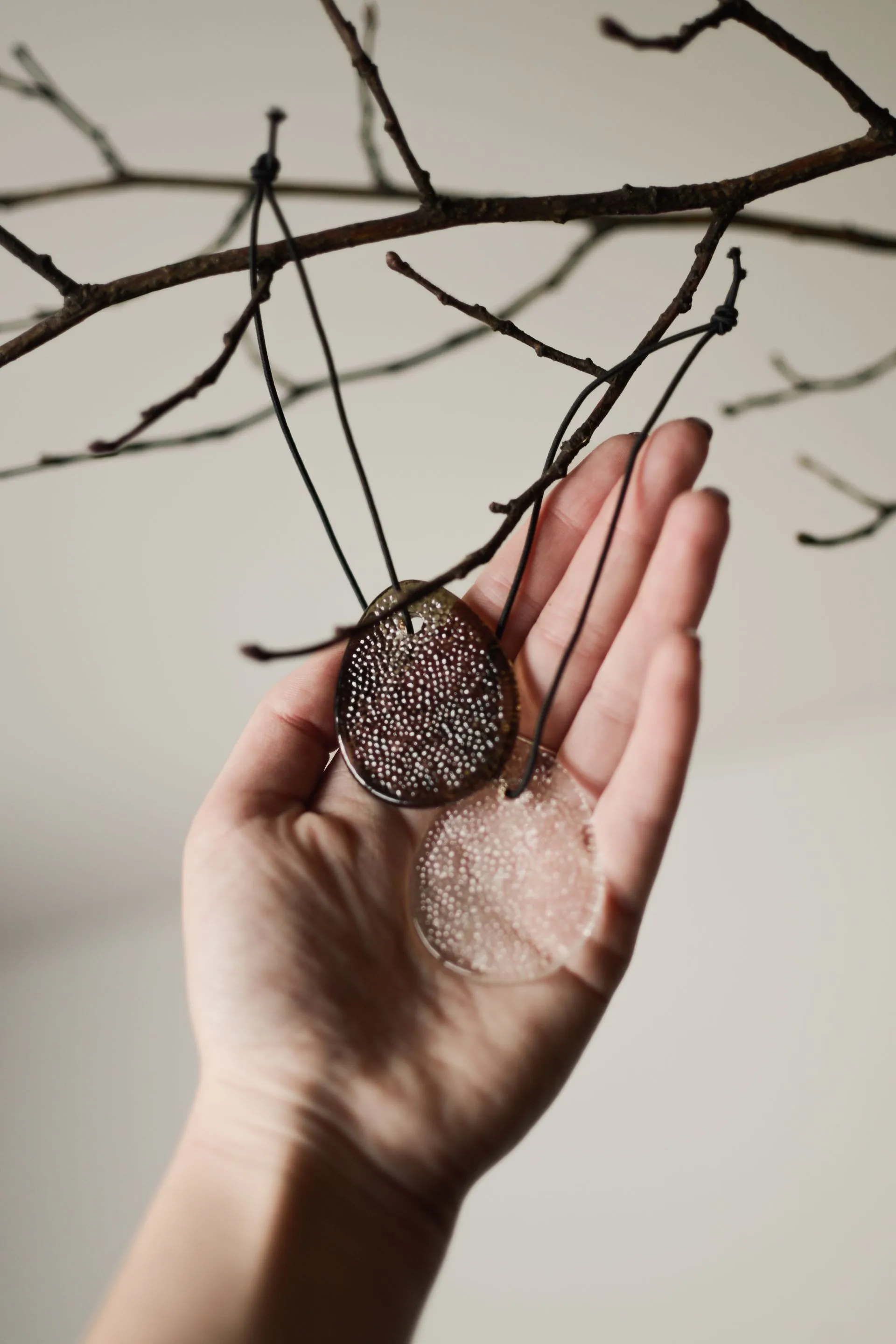 Airy hanging egg 装饰, 褐色 DBKD