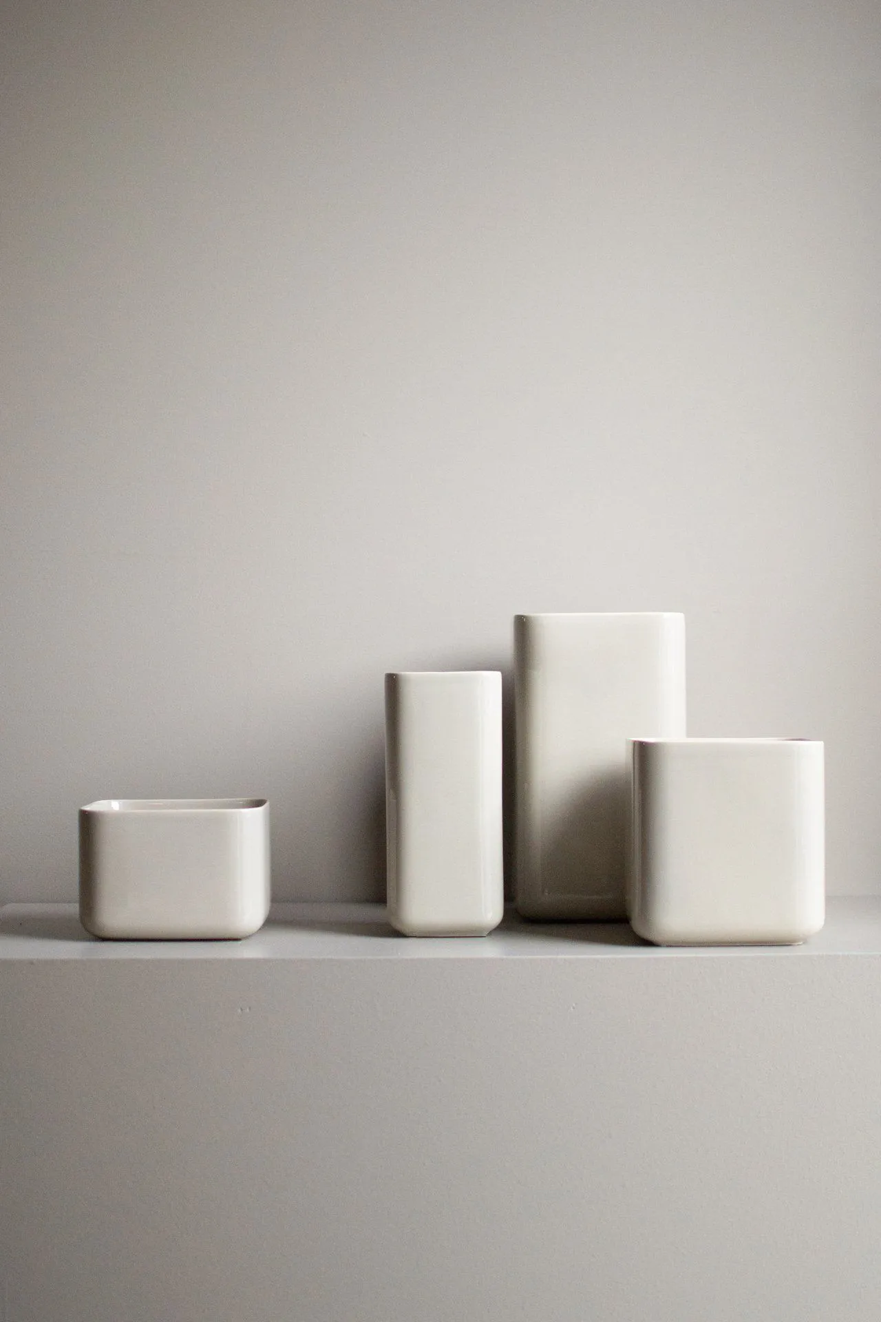 Cube 矮款花盆Ø13cm, 亮面鼹鼠色 DBKD