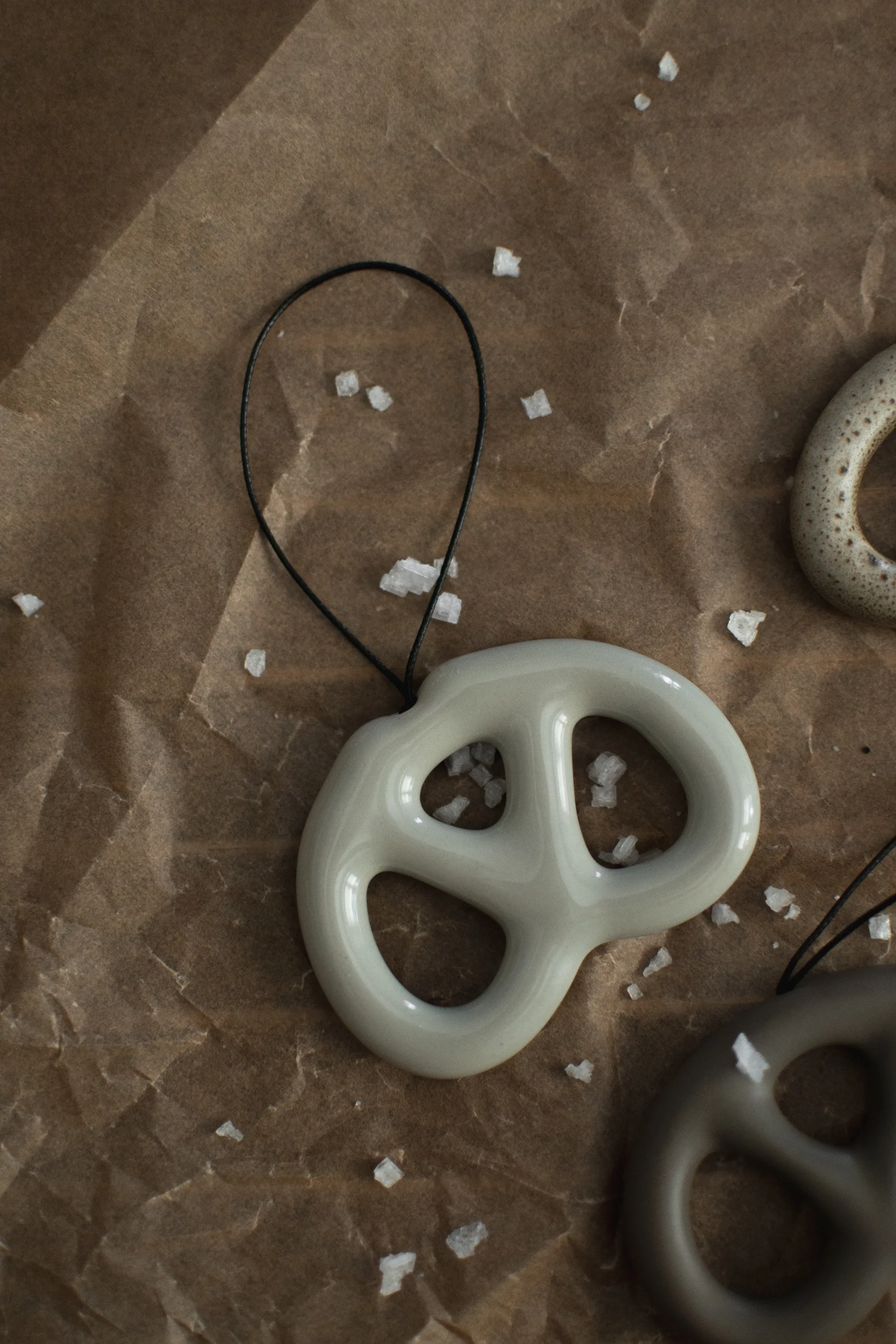 Hanging pretzel decorative 装饰品, Shiny mole DBKD