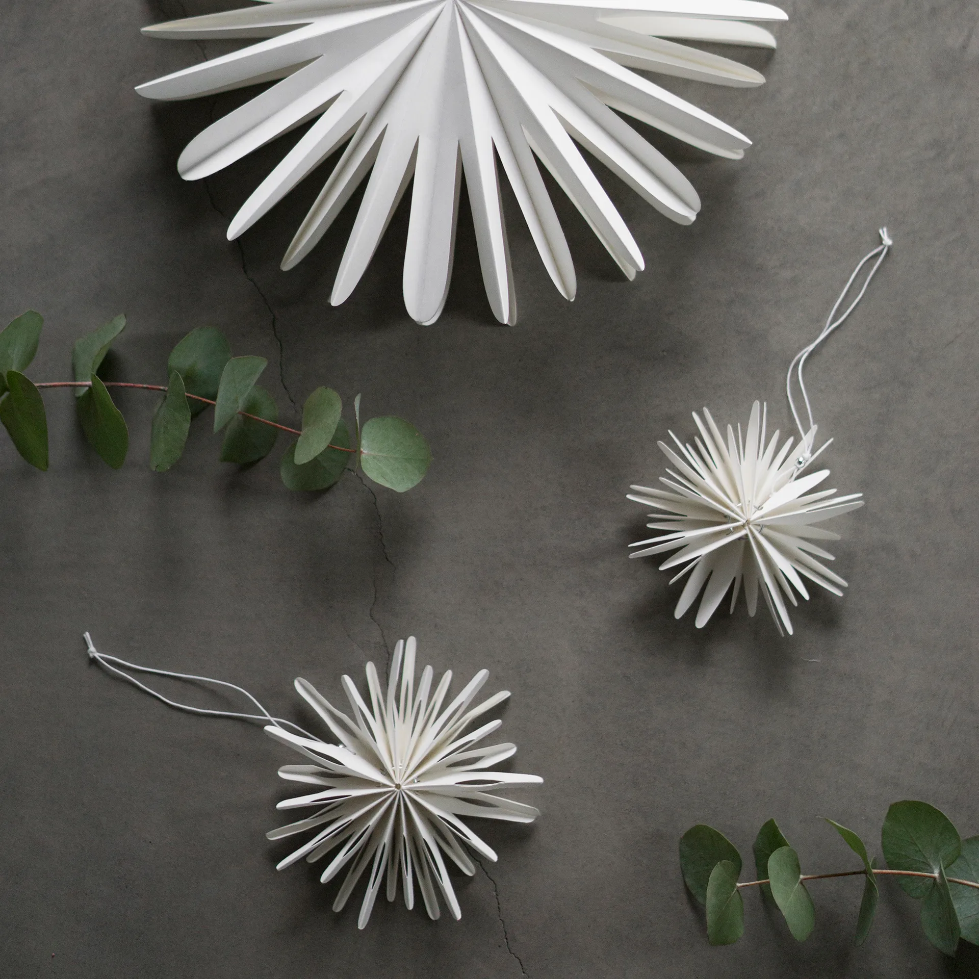 Paper flake decoration, Small DBKD