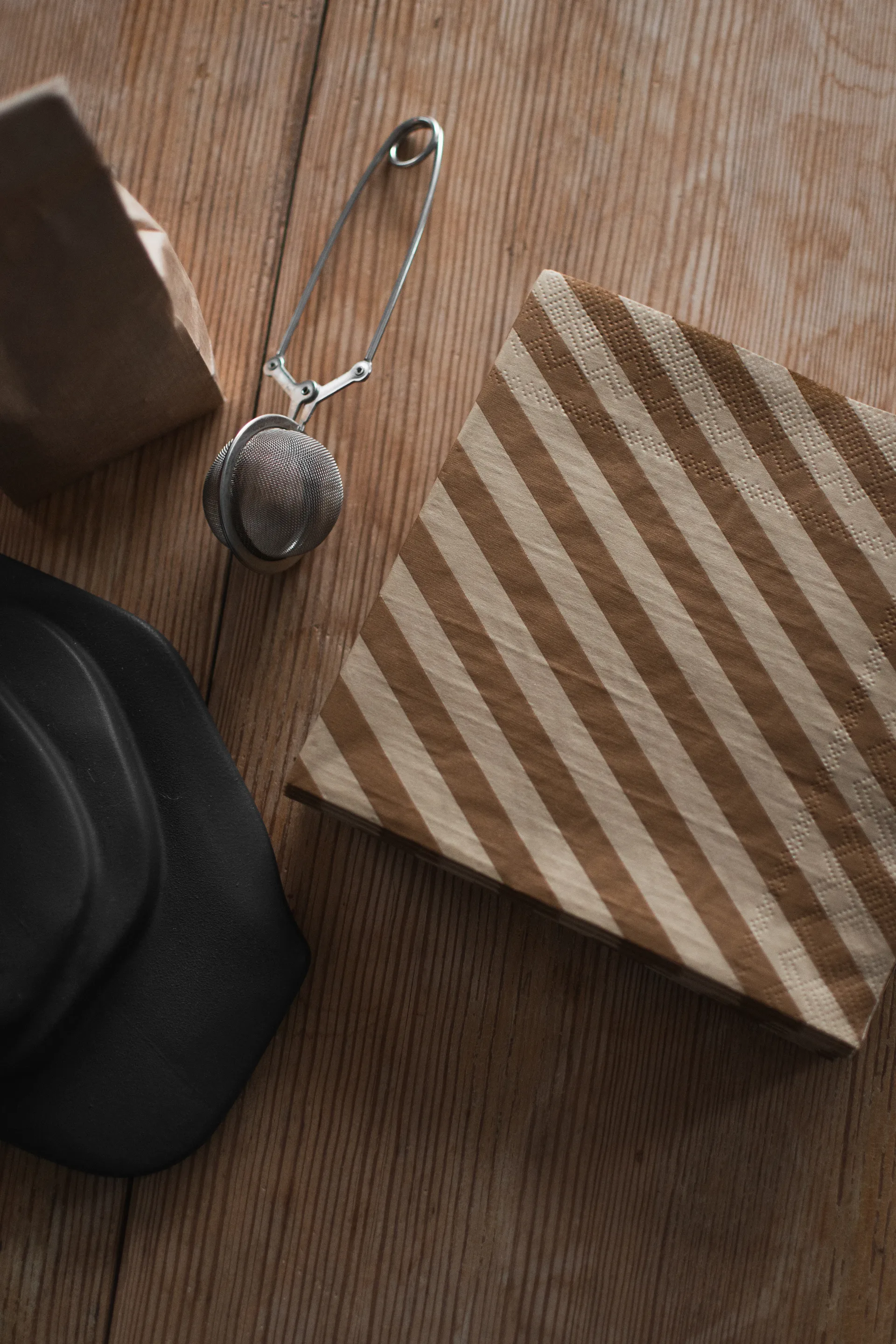 Stripe paper 餐巾纸 33x33 cm 20件装, 牛轧糖棕色 DBKD