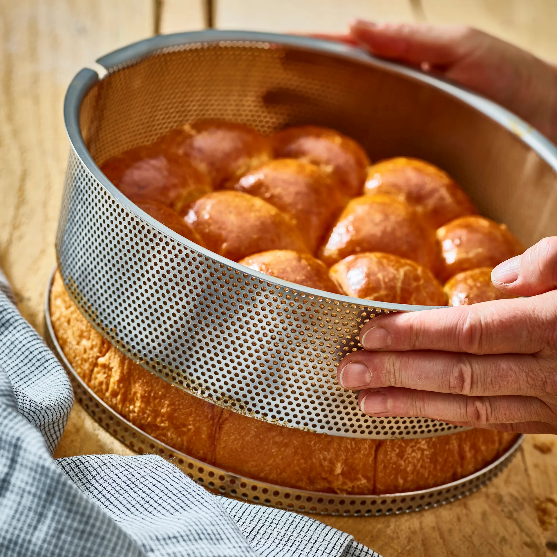 Springform with removable base, Ø24 cm De Buyer