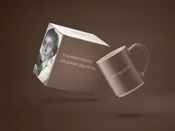 Astrid Lindgren 马克杯 Trarallanrallanlej - 瑞典语文字 - Design House Stockholm