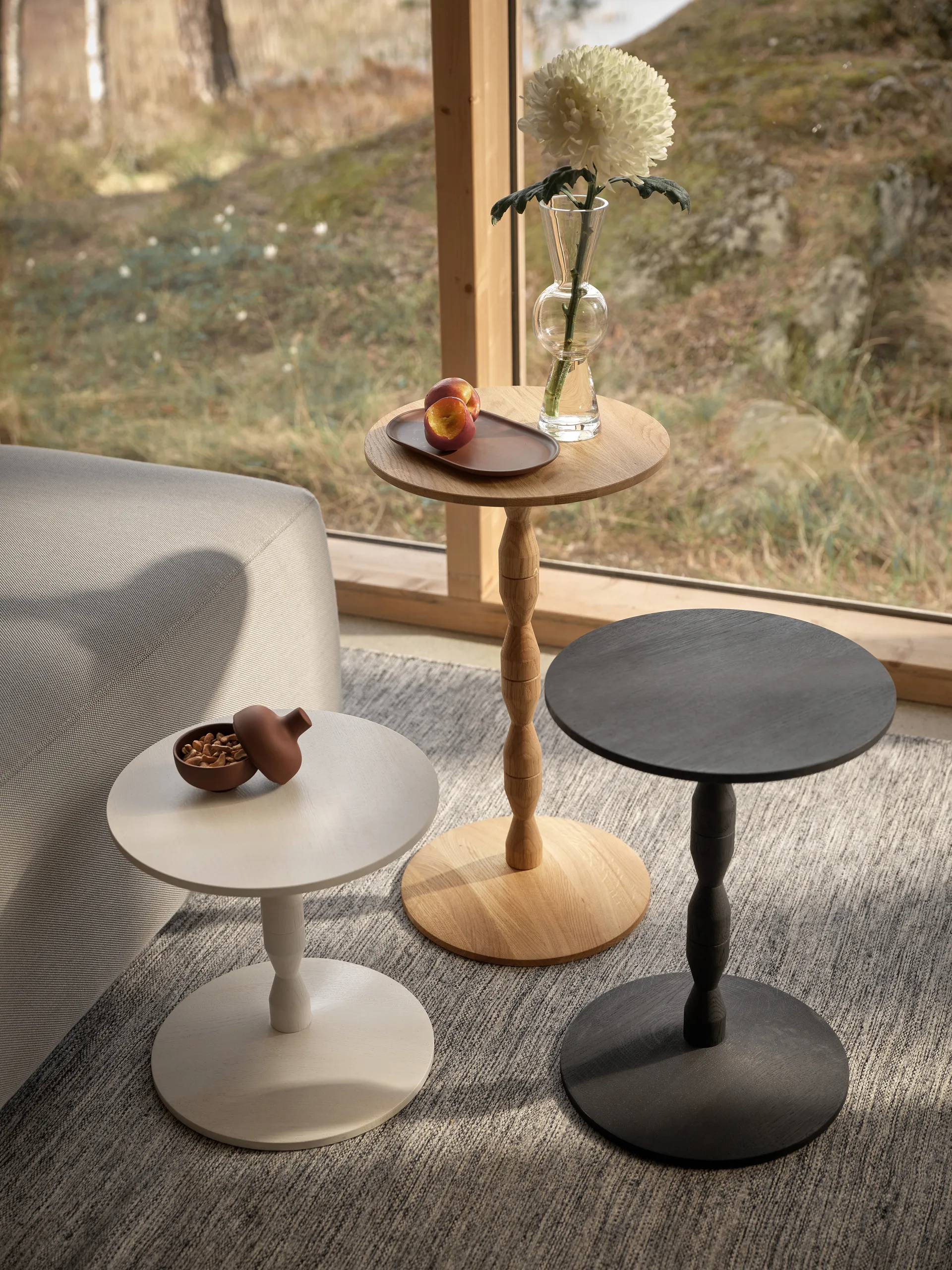 Pedestal 桌子 Ø31x67.5 cm, 漆灰白色 Design House Stockholm