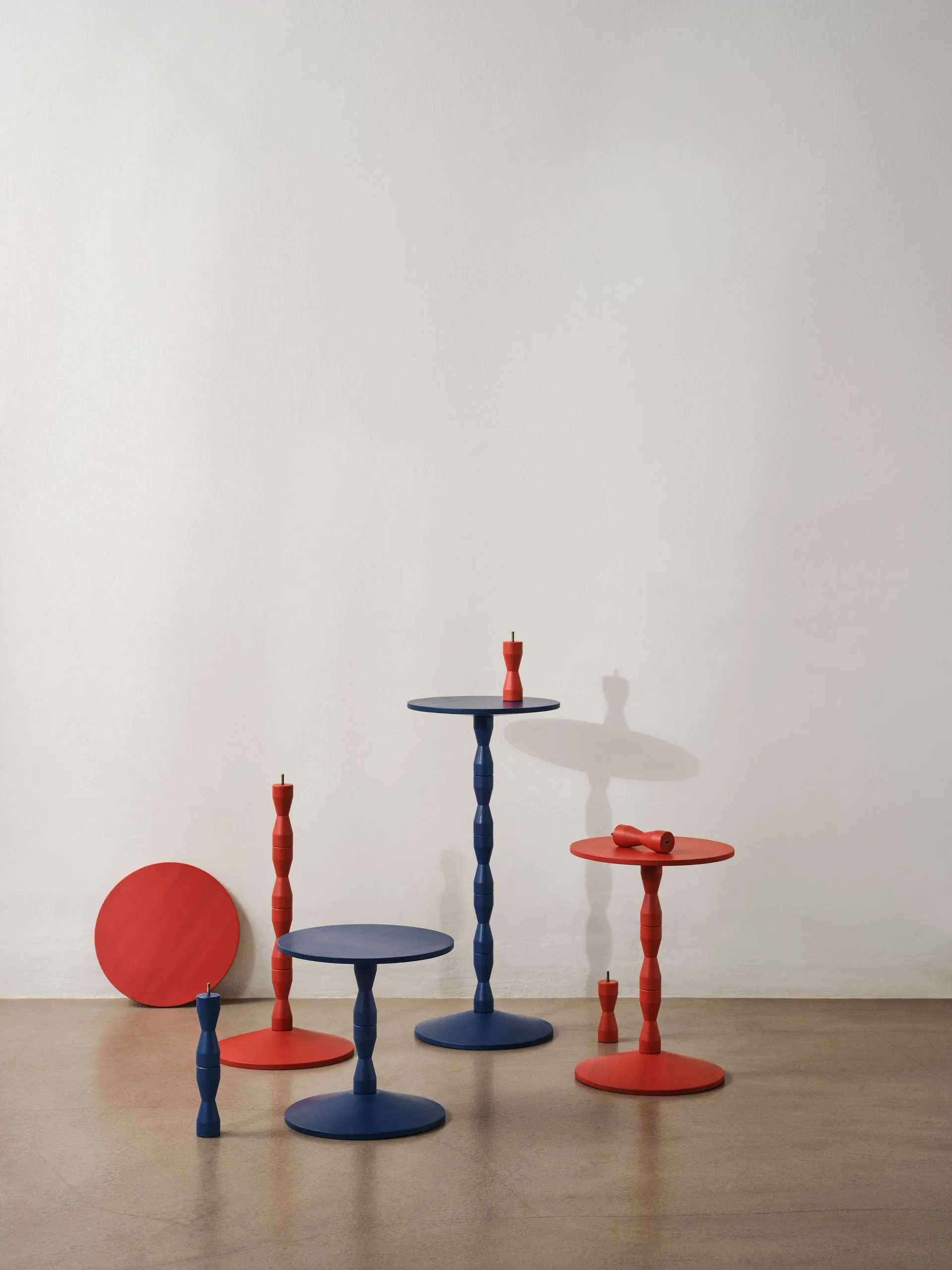 Pedestal 桌子 Ø31x67.5 cm, 红色 Design House Stockholm