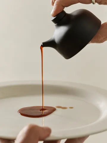 Sand 酱油瓶 120ml - 黑色陶土 - Design House Stockholm