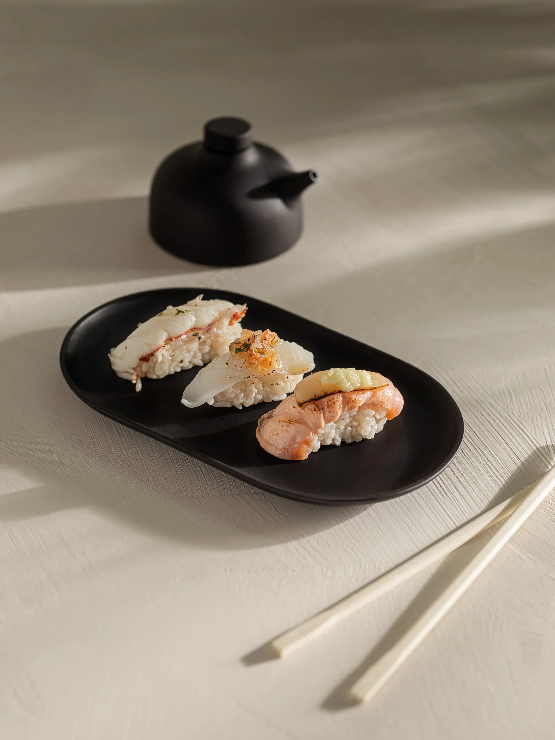 Sand 盘子 oval 12.5x20 cm, 黑色 clay Design House Stockholm